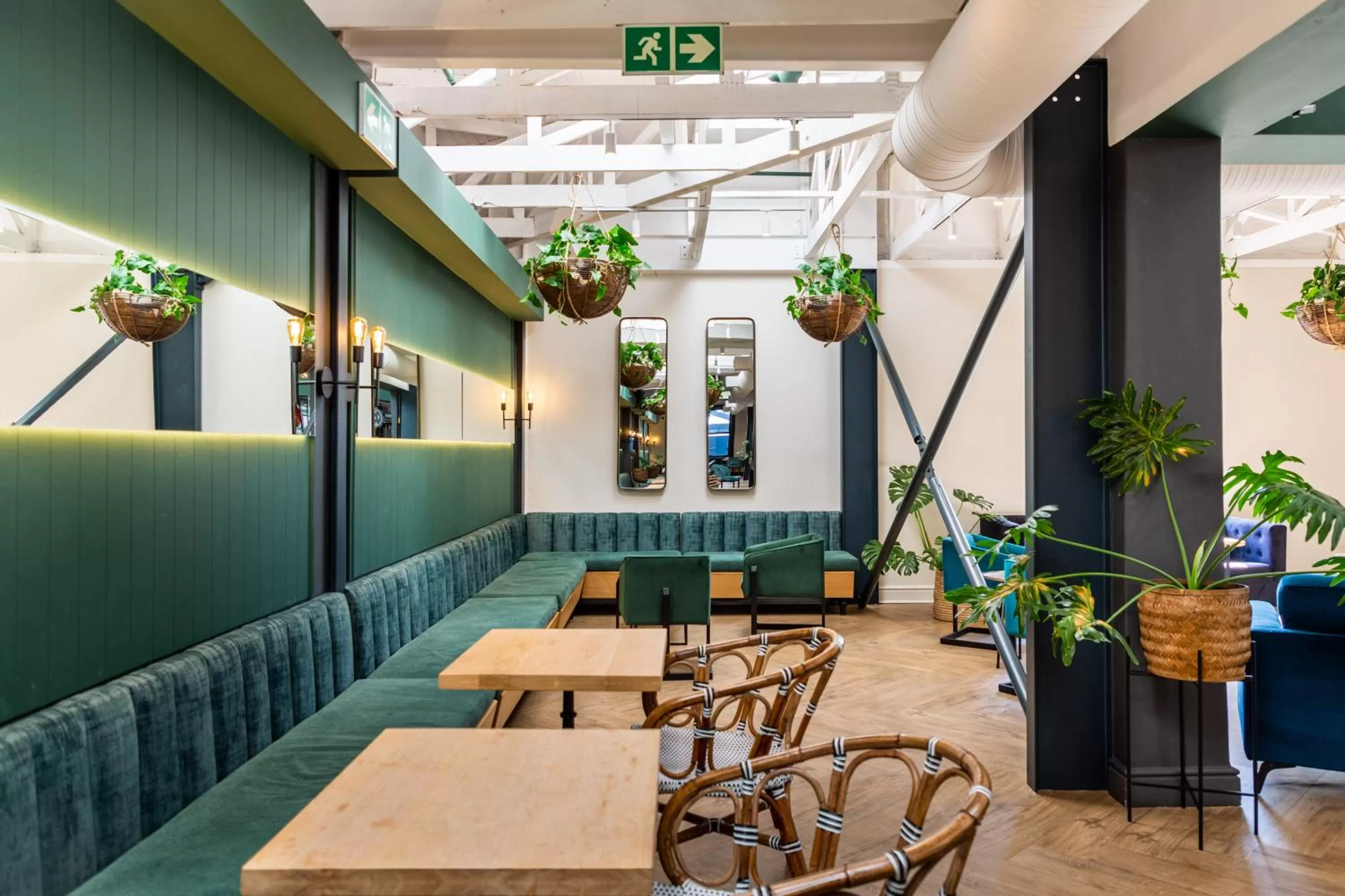 Restaurant/places to eat in Old Bank Hotel - Lion Roars Hotels & Lodges