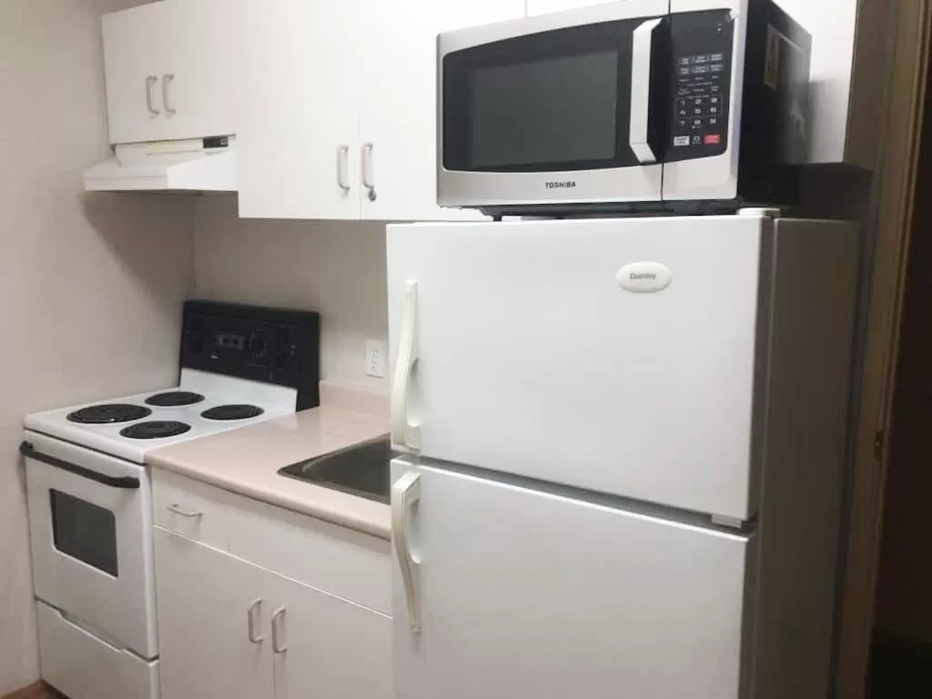 Kitchen or kitchenette in MountainView Hotel Merritt
