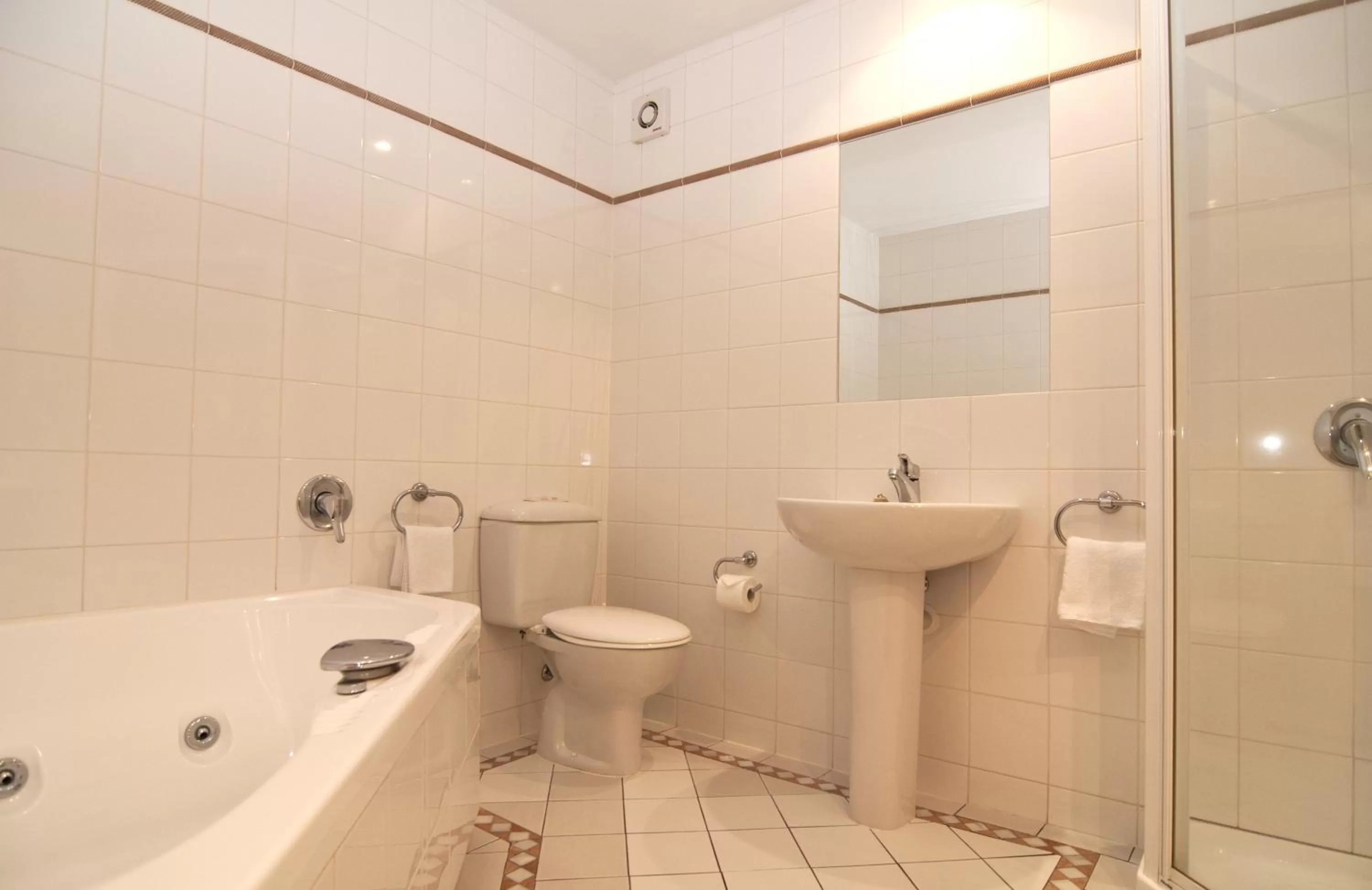 Toilet in Millennium Hotel & Resort Manuels Taupo