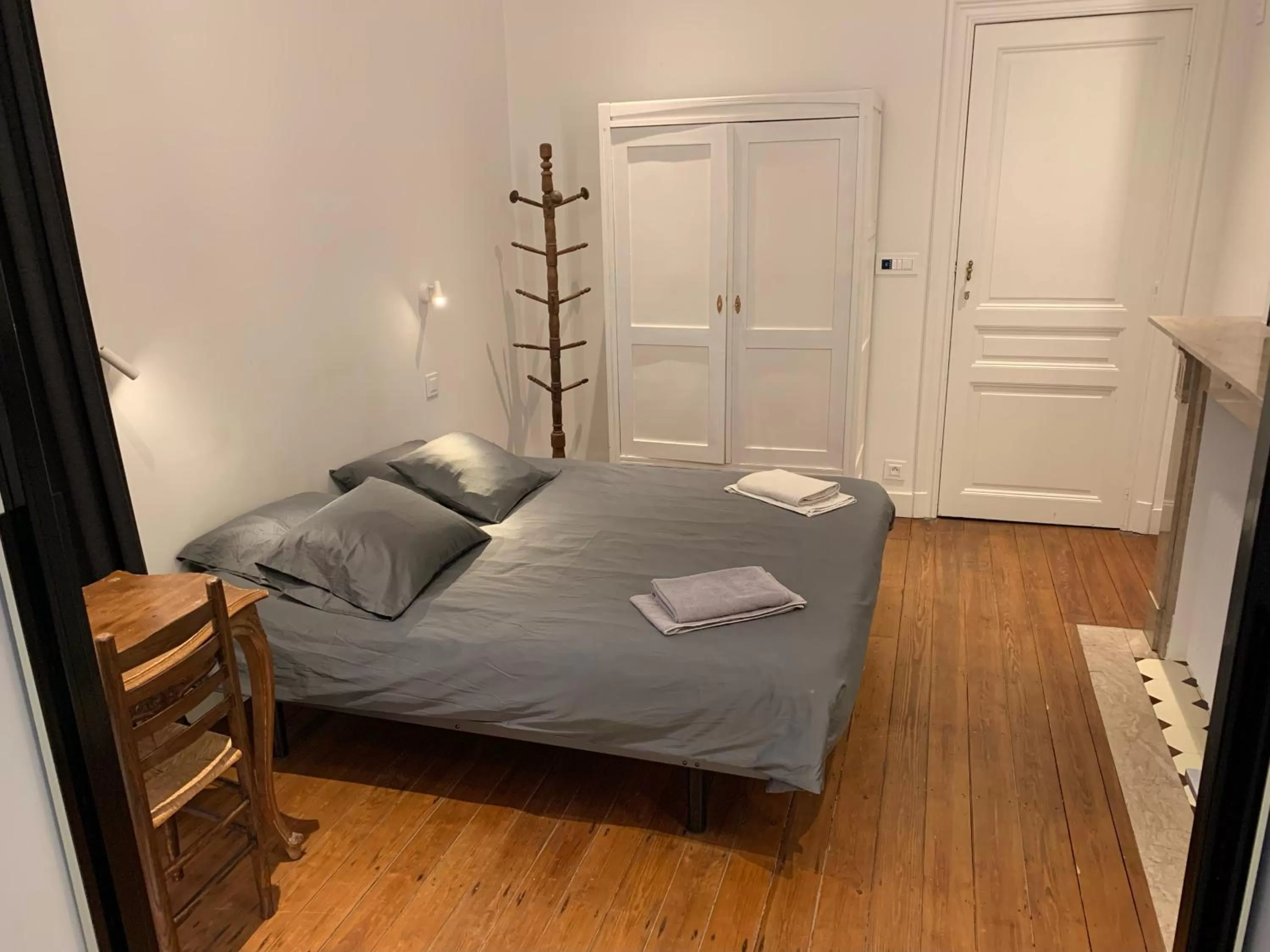 Bed in Albert Molière