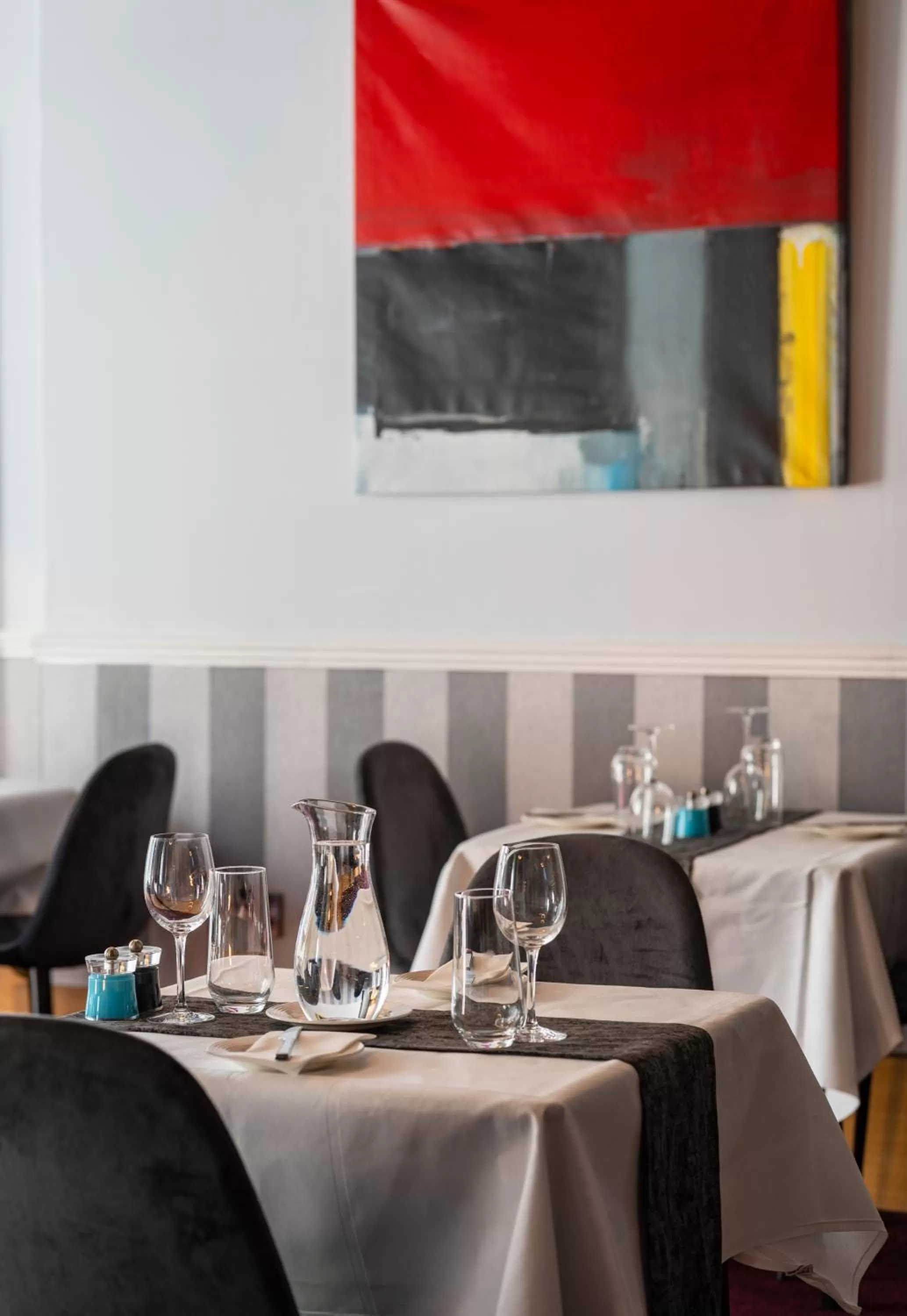 Restaurant/places to eat in Carlton Hotel