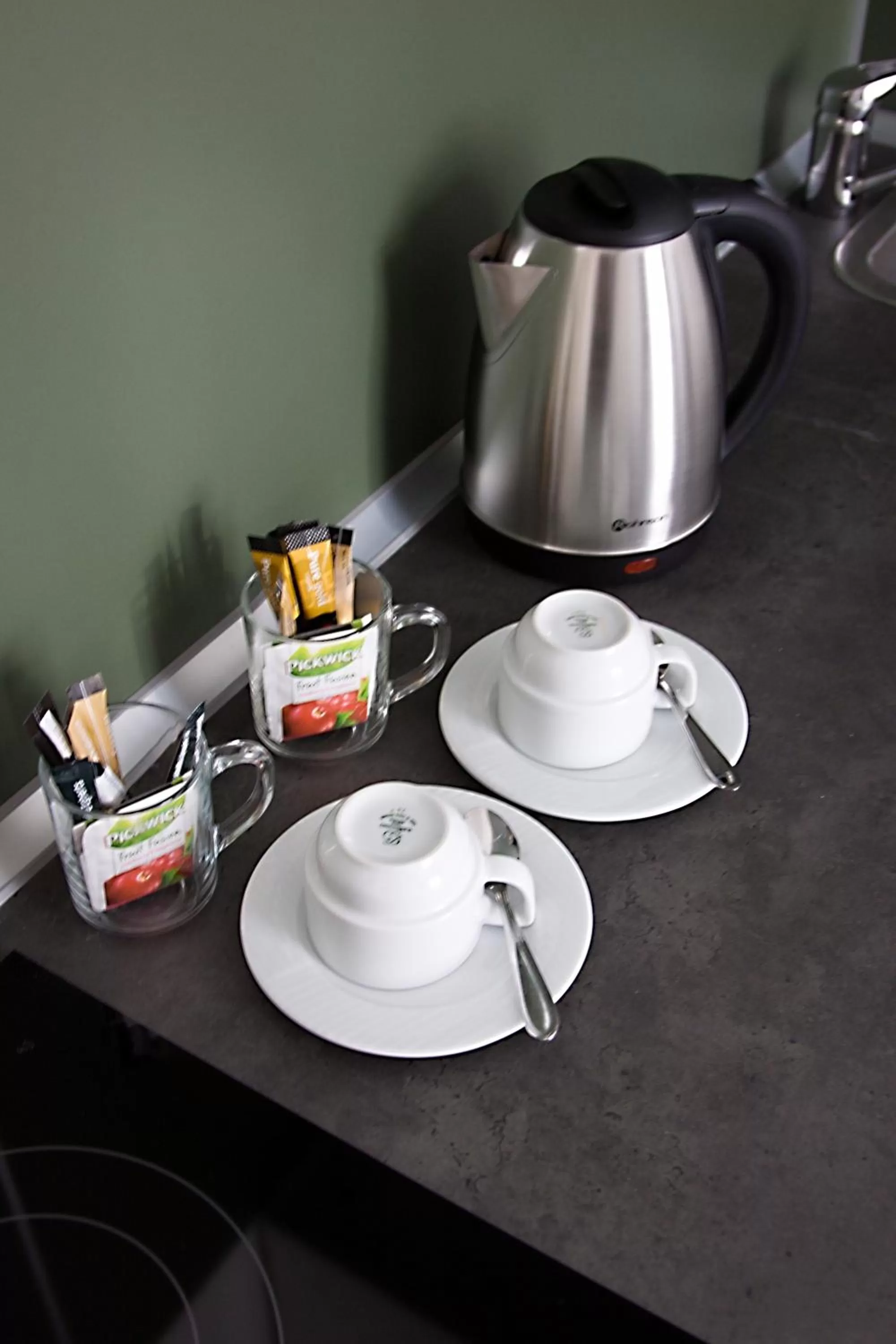 Coffee/tea facilities in Elizabeth Suites