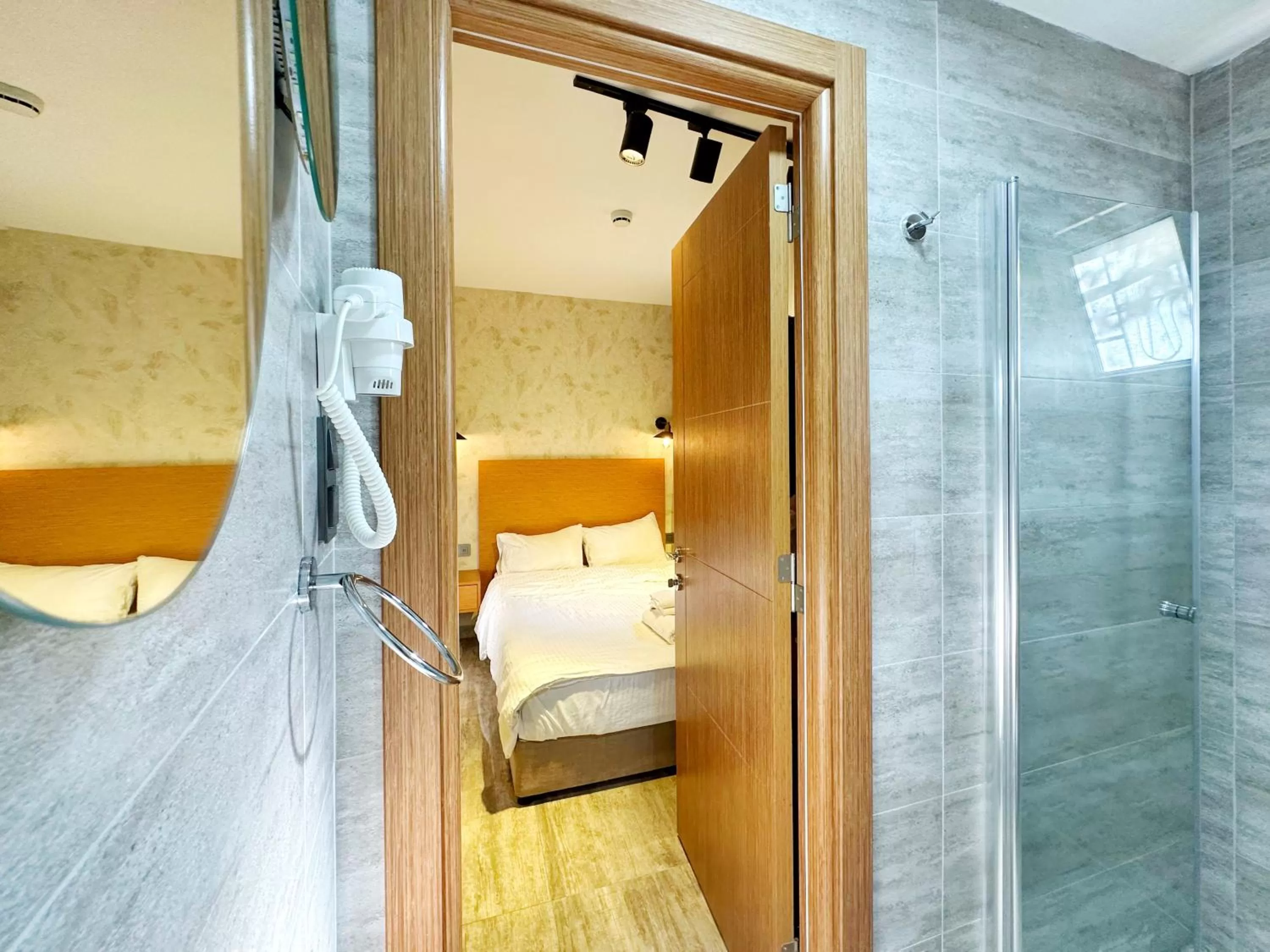 Shower, Bed in Sultan Pier Hotel