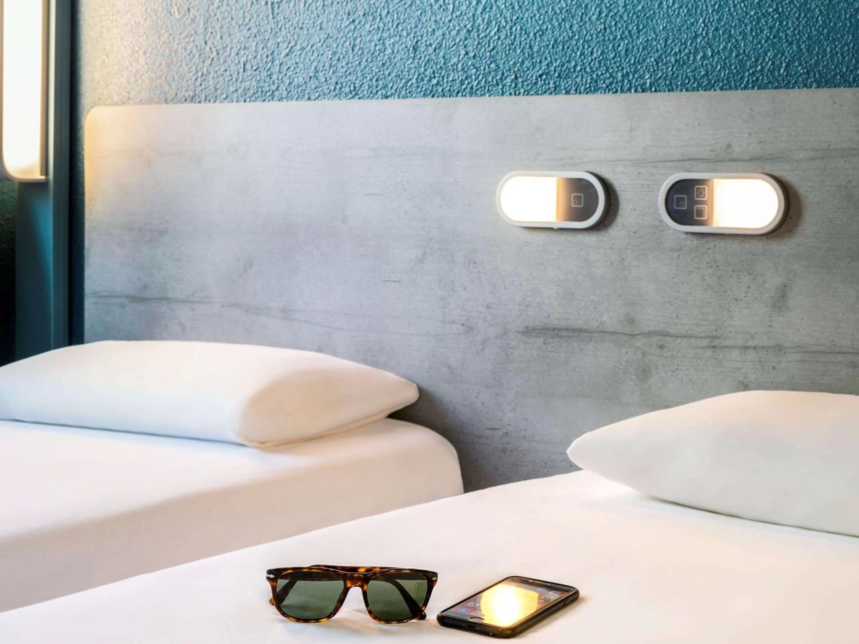 Photo of the whole room, Bed in ibis budget Bordeaux Centre - Gare Saint Jean