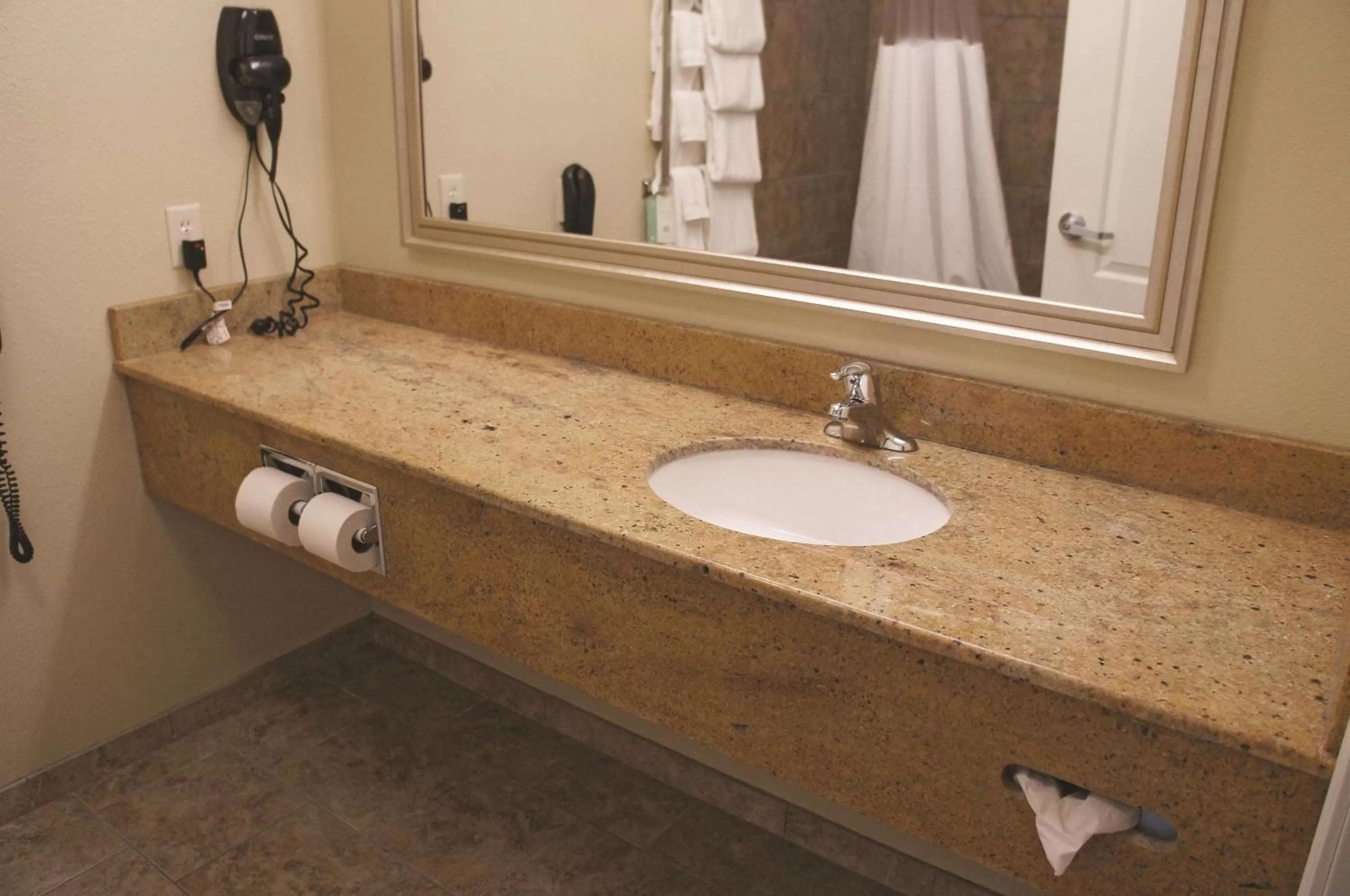 Photo of the whole room in La Quinta by Wyndham Bismarck