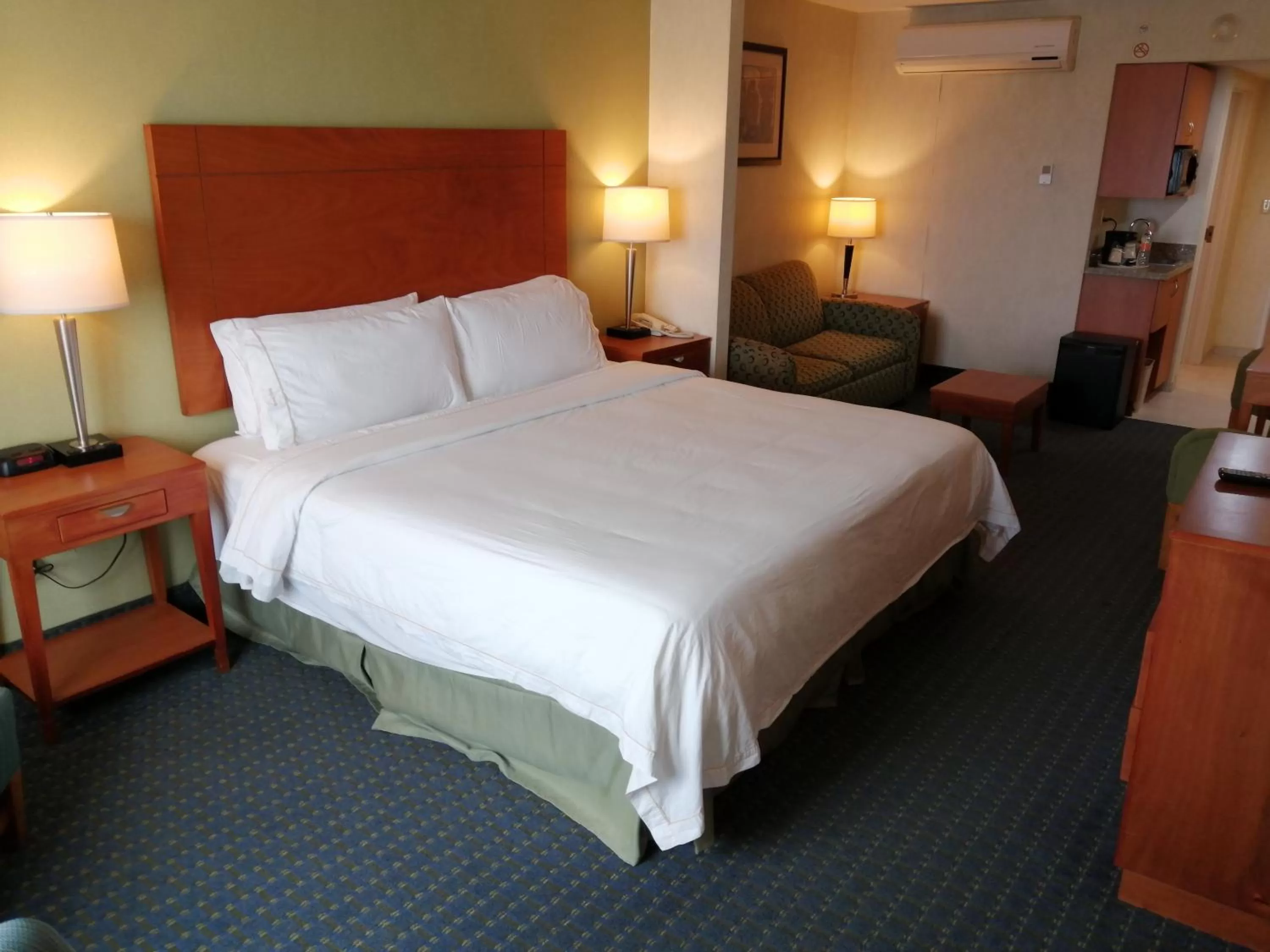 Bed in Holiday Inn Express & Suites Toluca Zona Aeropuerto by IHG