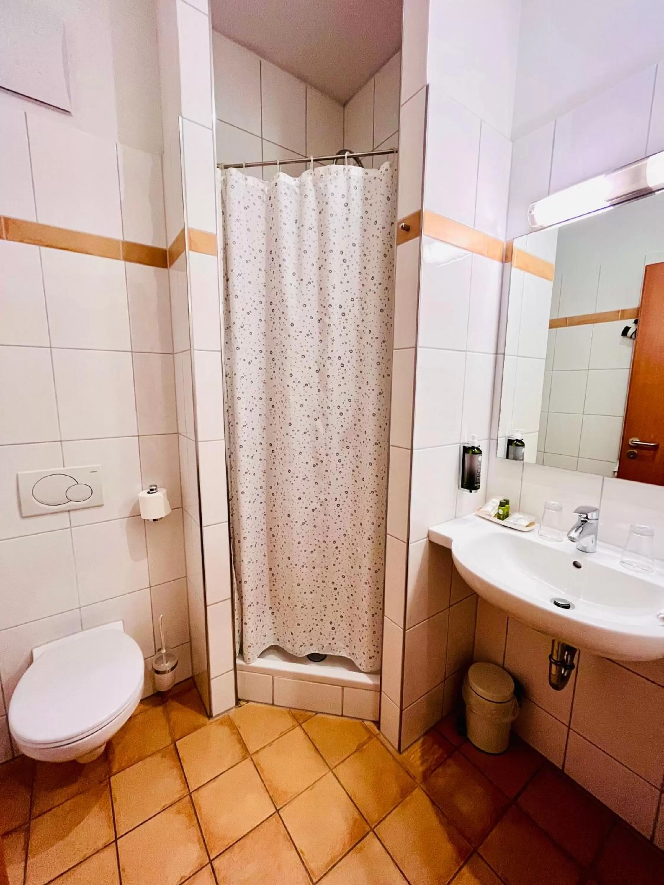 Bathroom in Hotel Hoepfner Burghof