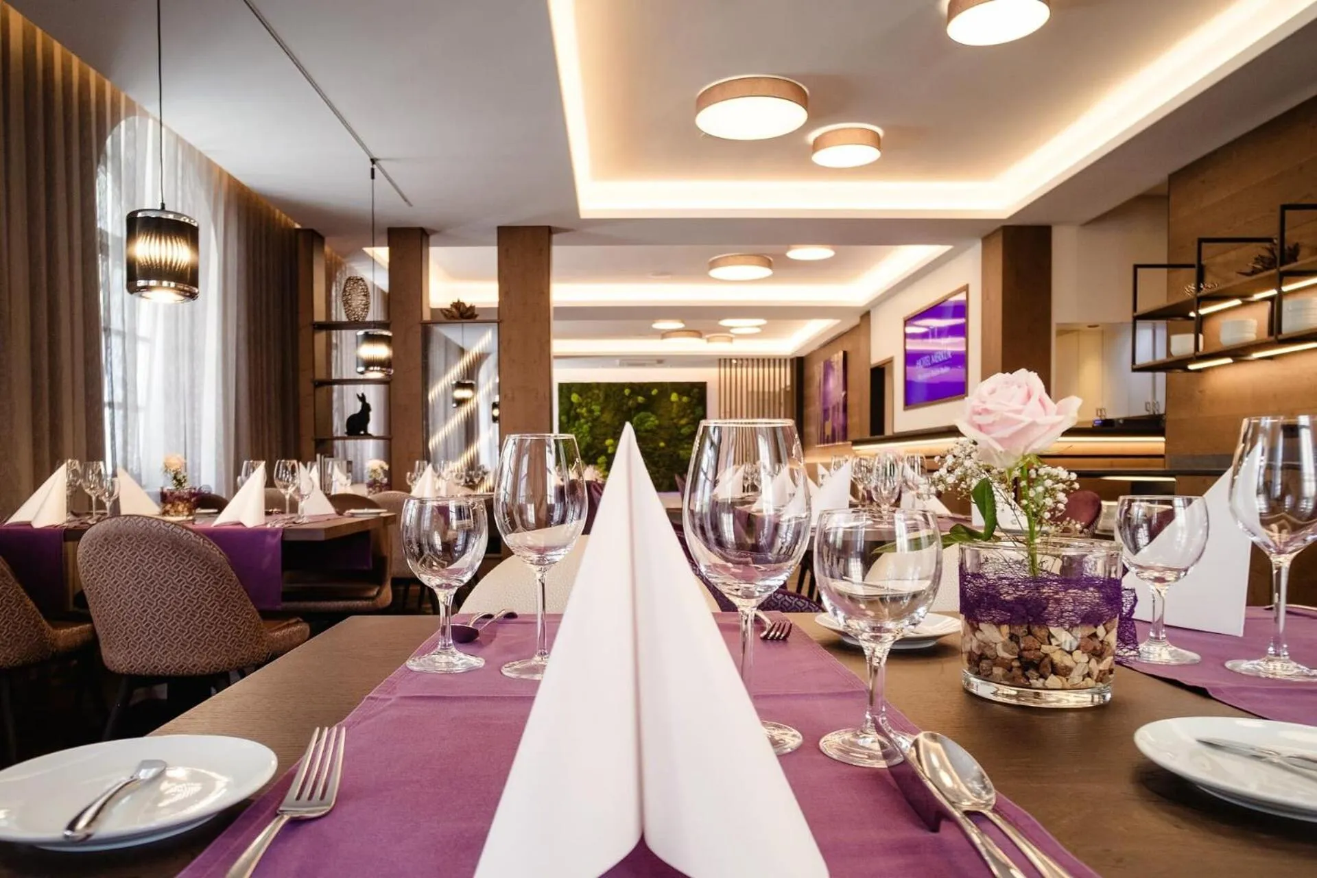 Restaurant/places to eat in Hotel Merkur - Superior