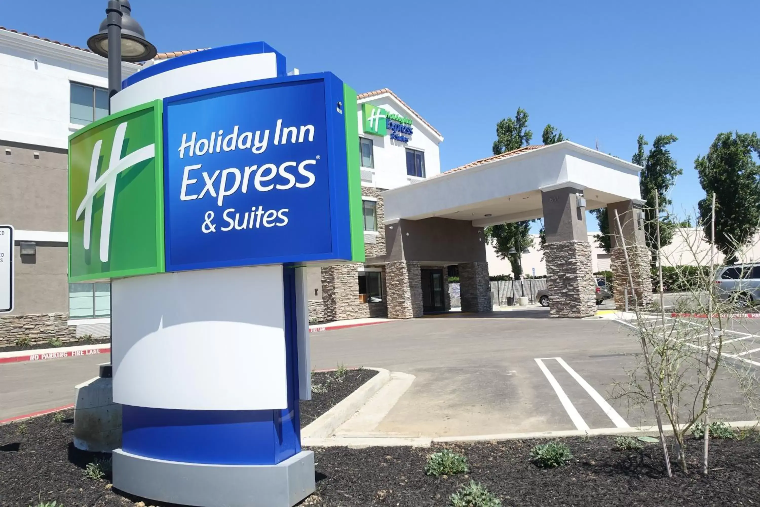 Holiday Inn Express & Suites Brentwood Holiday Inn Express & Suites Brentwood