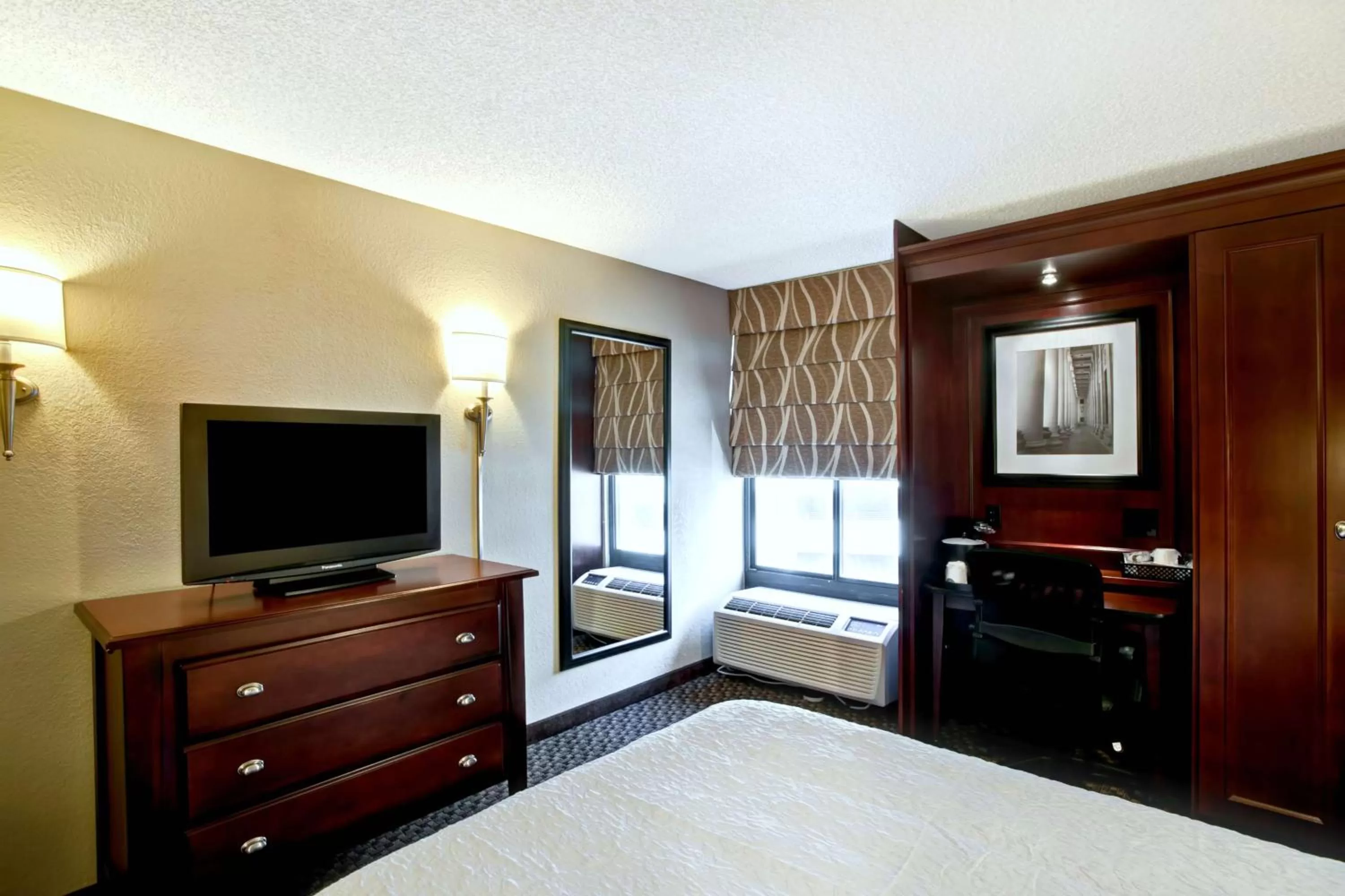 Bed in Hampton Inn College Station-Near Texas A&M University