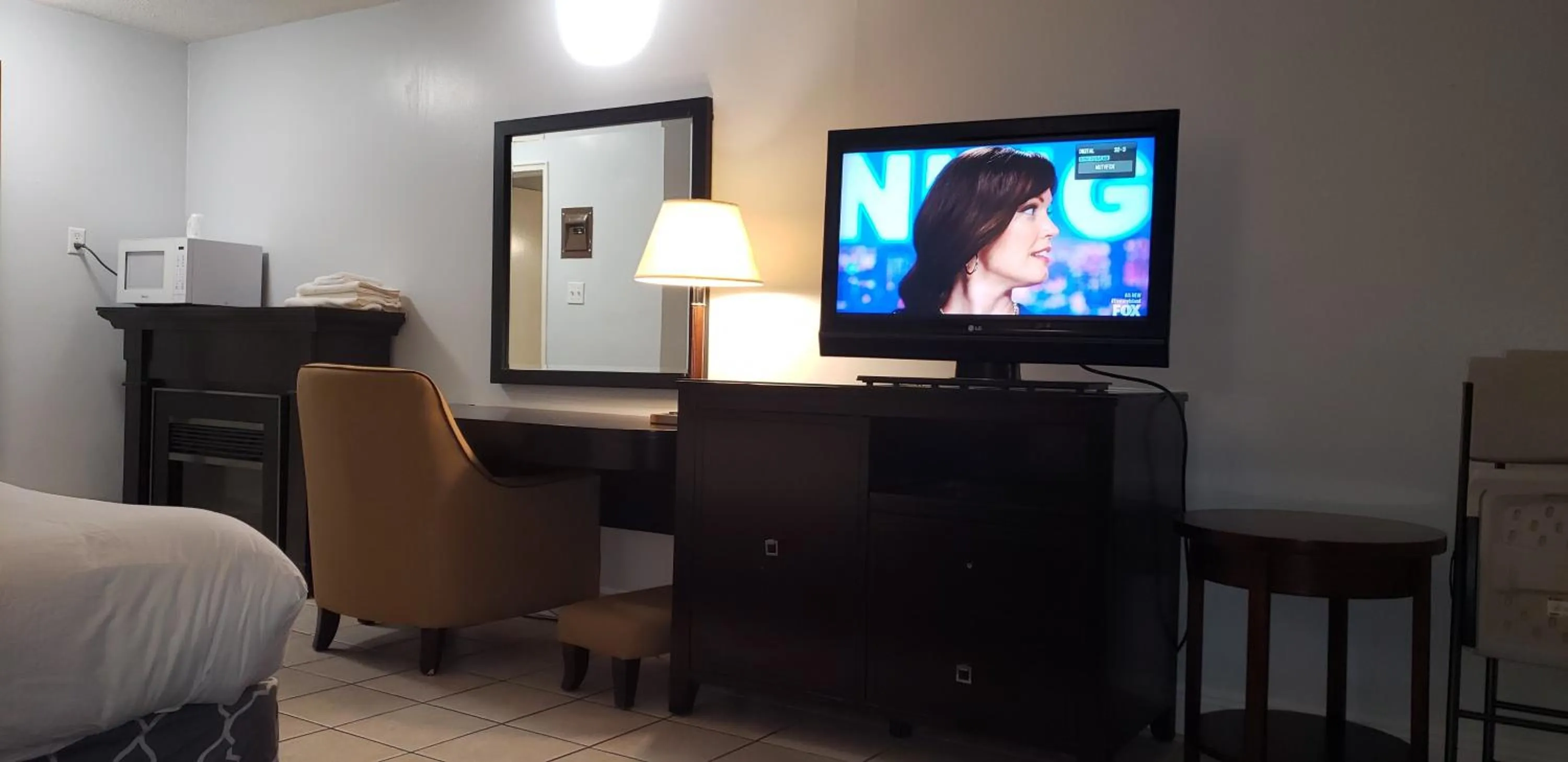 Bed in Niagara Falls Courtside Inn