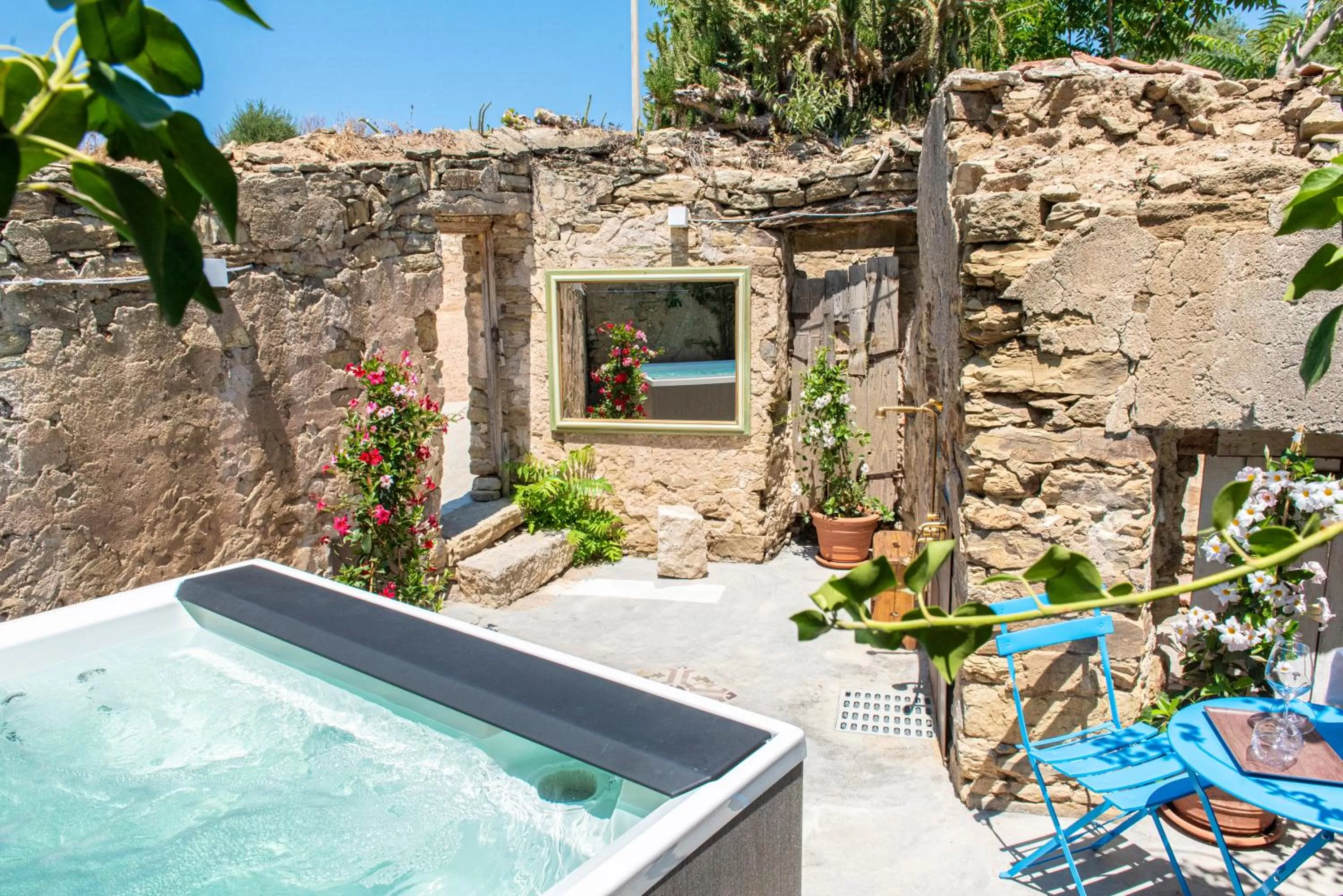 Hot Tub in Albergo Rurale Casa Fois