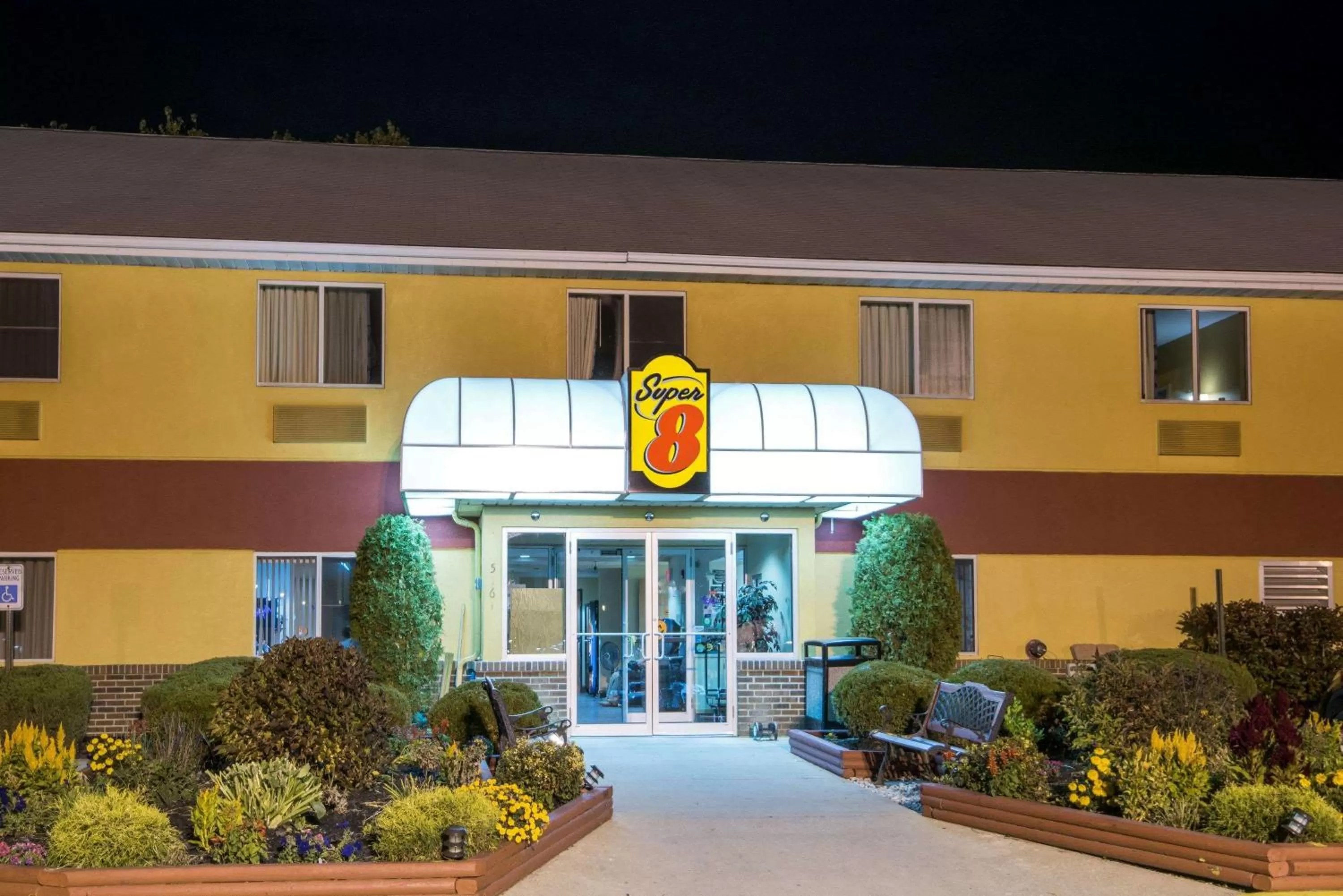 Property building in Super 8 by Wyndham Medina