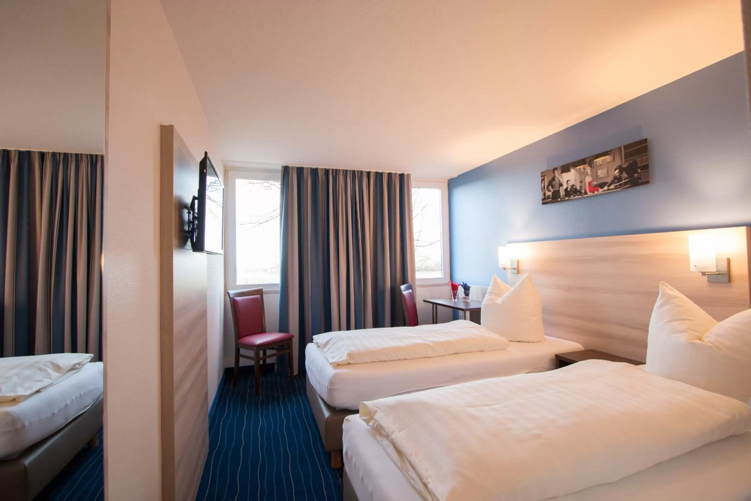 Photo of the whole room, Bed in Motel 44