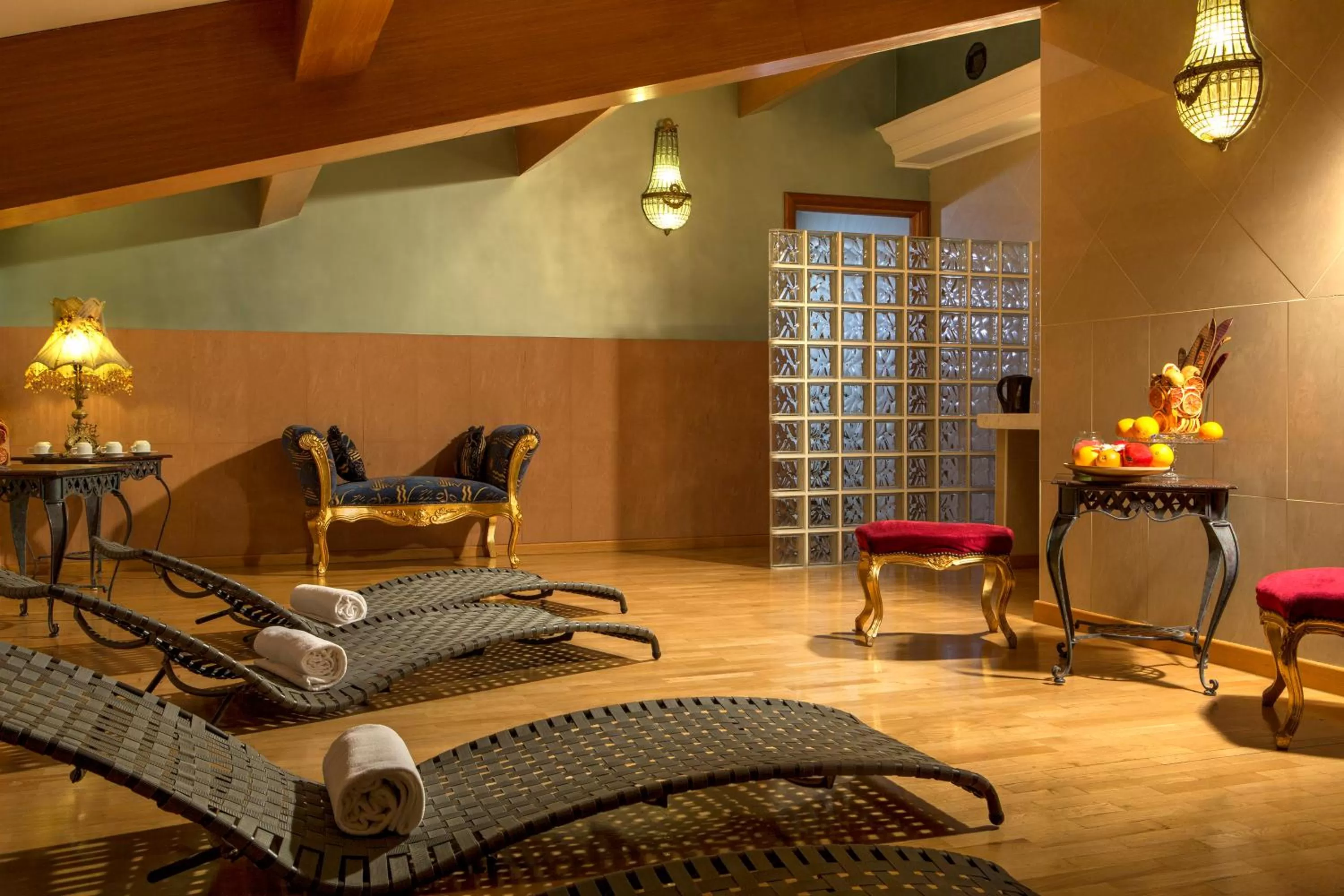 Swimming pool in Golden Tulip Rome Piram