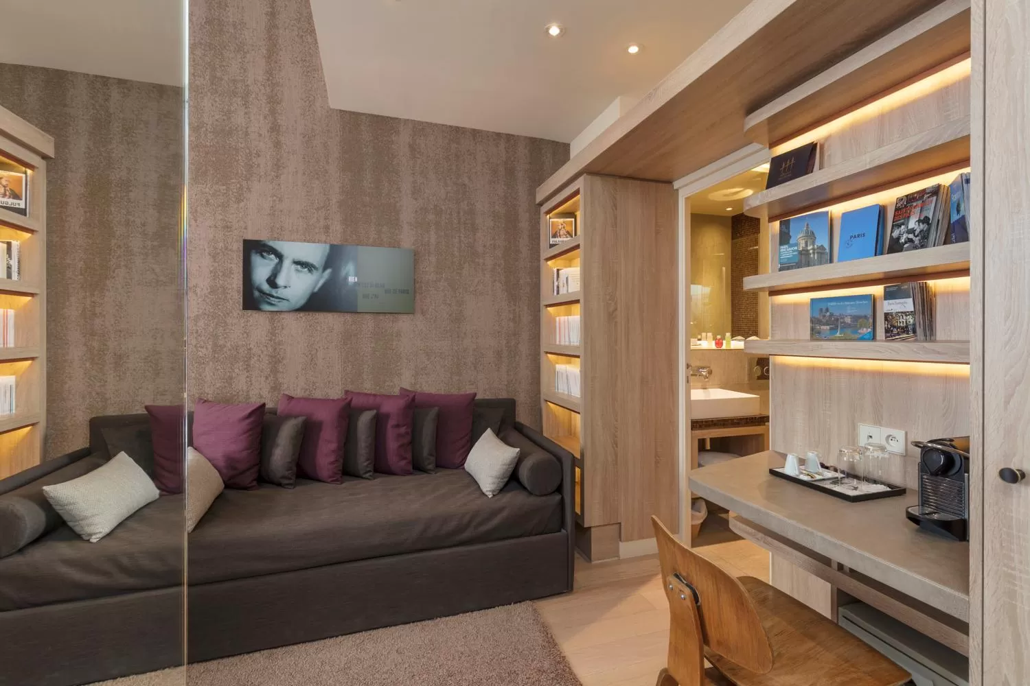 Photo of the whole room in Hôtel de Lille - Saint-Germain des Près