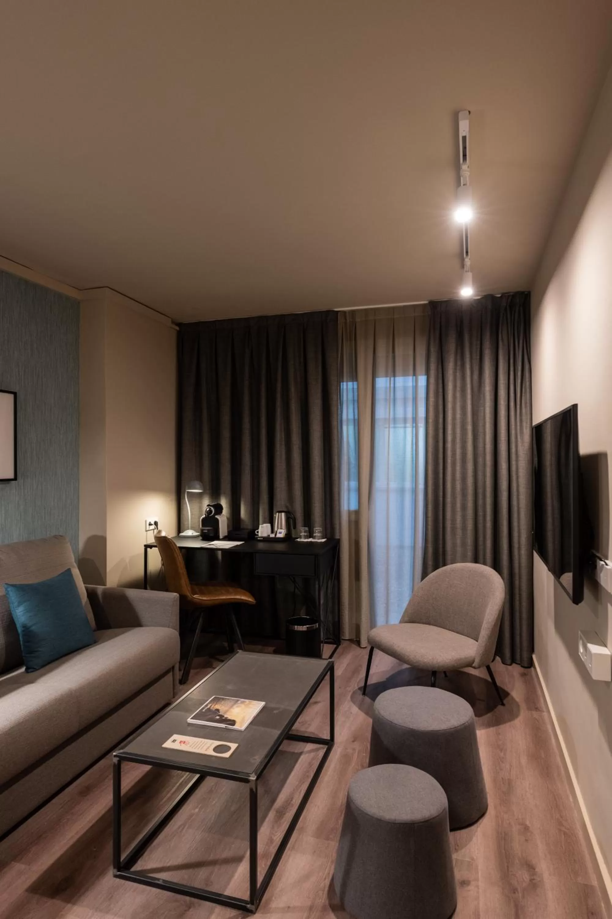 TV and multimedia in Atenea Rekord Suites Barcelona