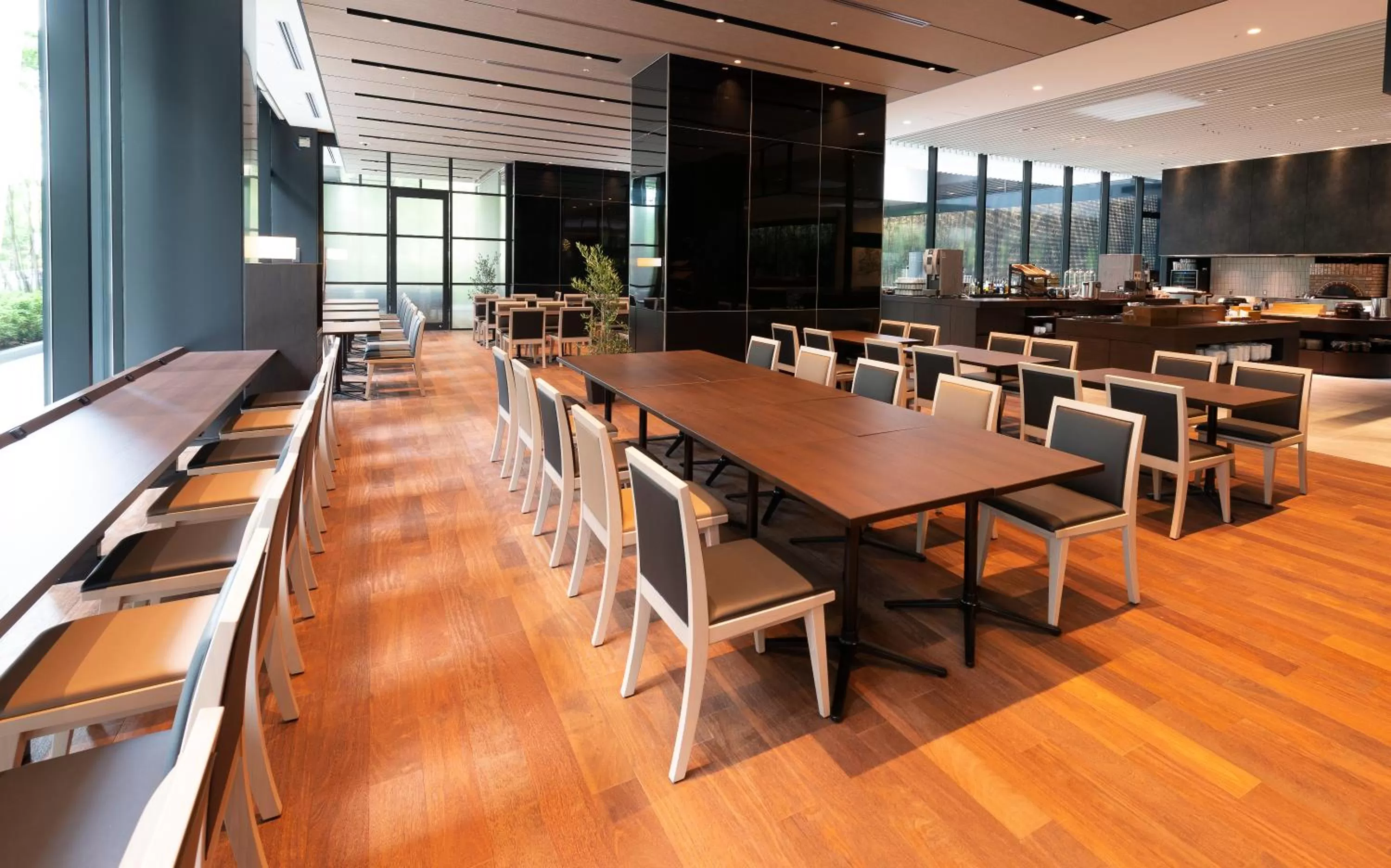 Restaurant/places to eat in Hotel Vischio Osaka-JR Hotel Group