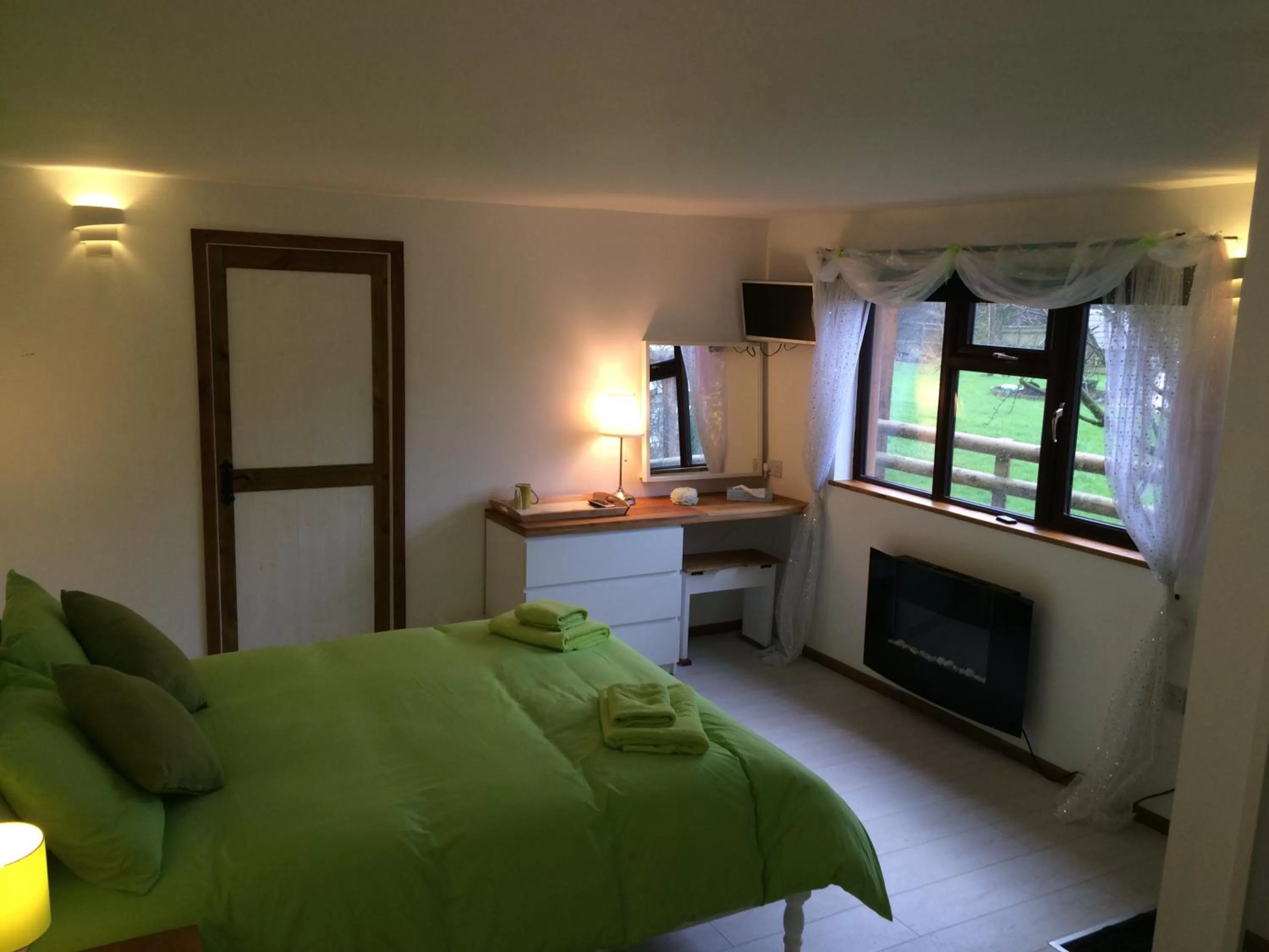 Photo of the whole room, Bed in Barton Gate Farm B&B