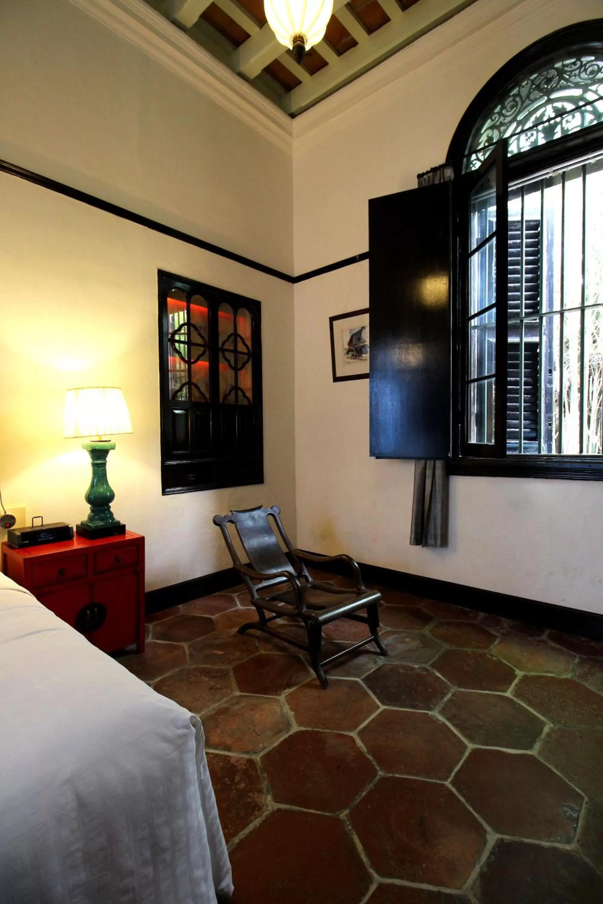 Decorative detail, Bed in Cheong Fatt Tze - The Blue Mansion