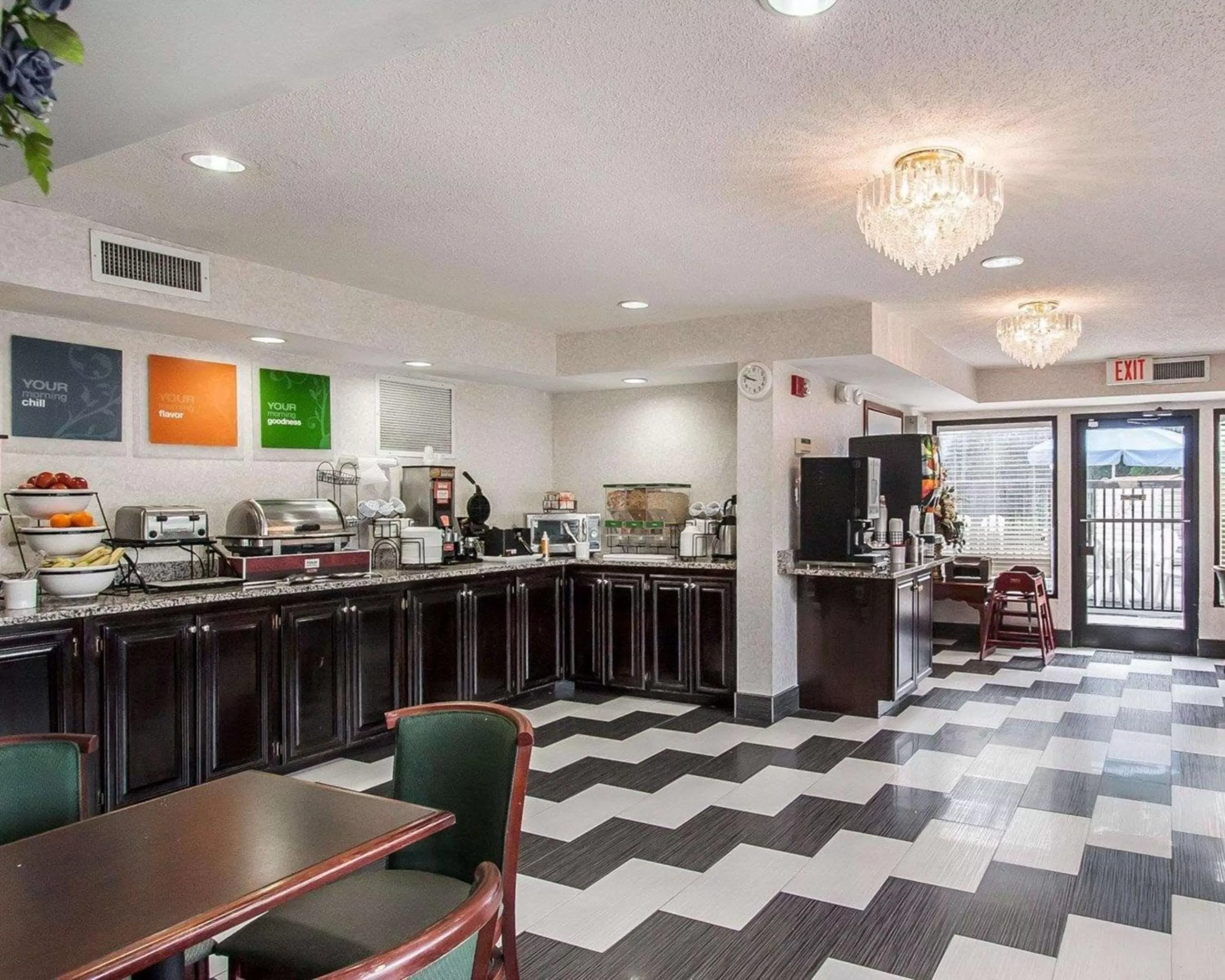 Restaurant/places to eat in Quality Inn Edmund Pettus Bridge area