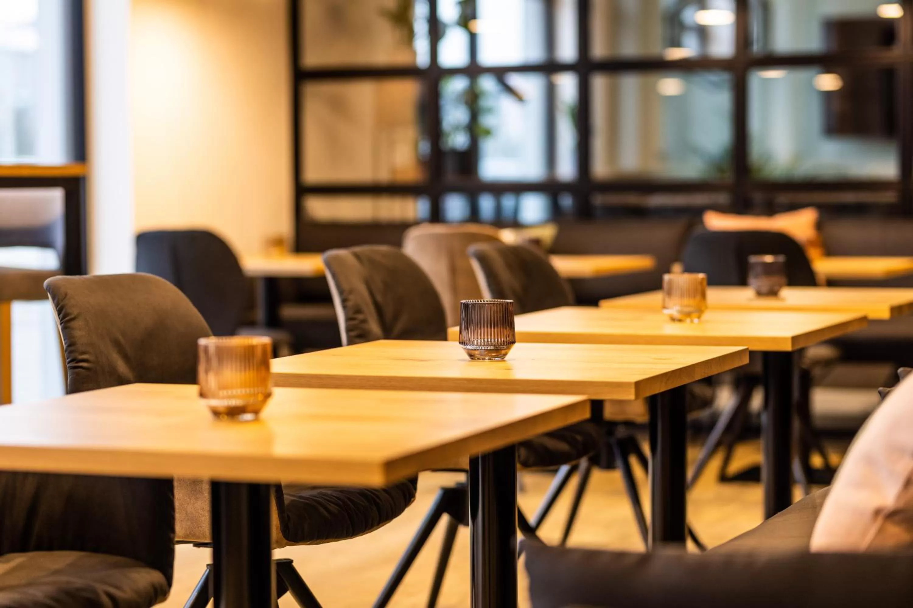 Restaurant/places to eat in Point 7 Hotel