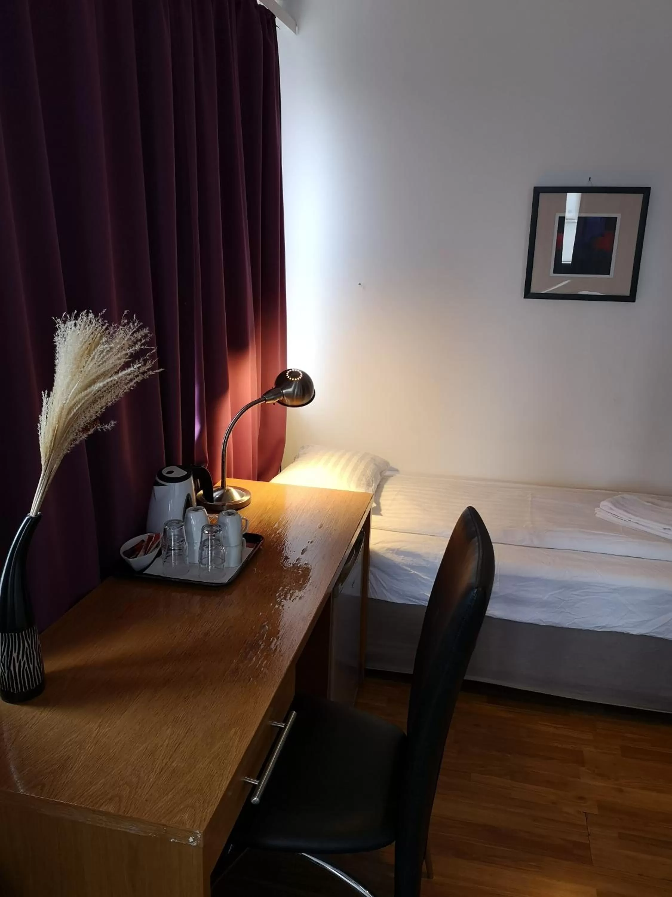 hair dresser, Bed in 101 Guesthouse Hotel