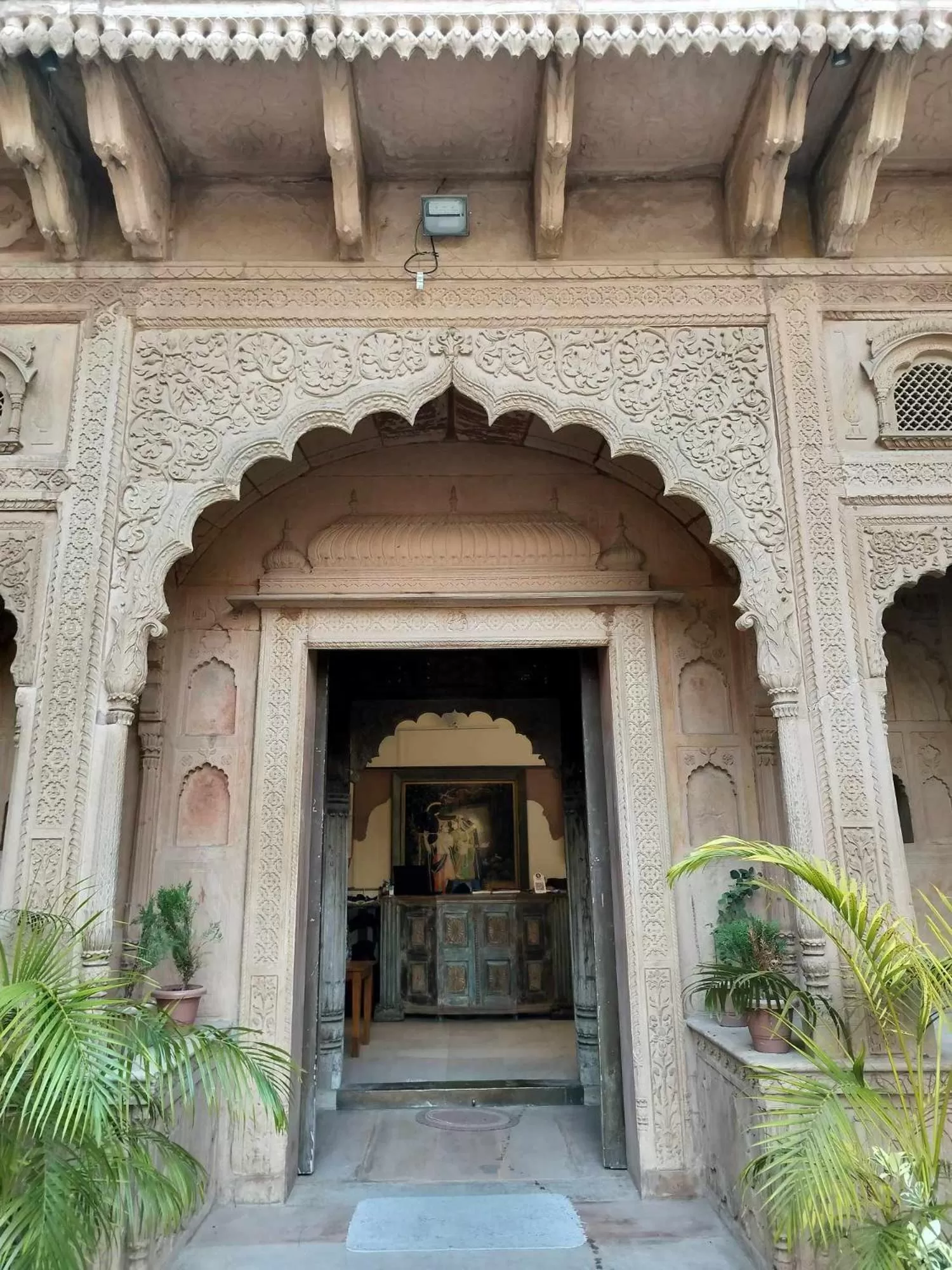 Facade/entrance in Rigmor haveli