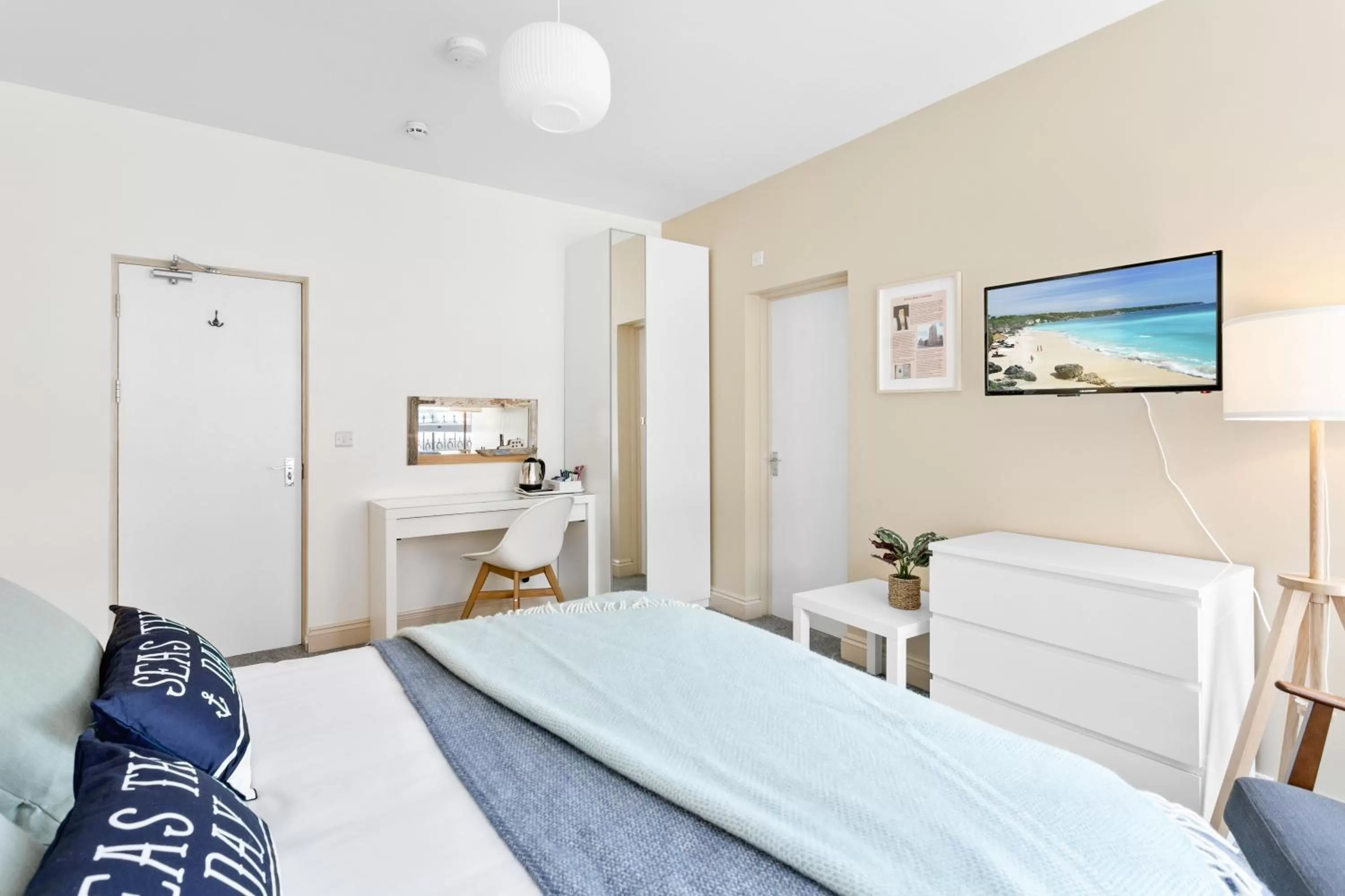 Photo of the whole room, Bed in Park View R & R - Adult Only - Self-Catering - Free Parking - EV Point