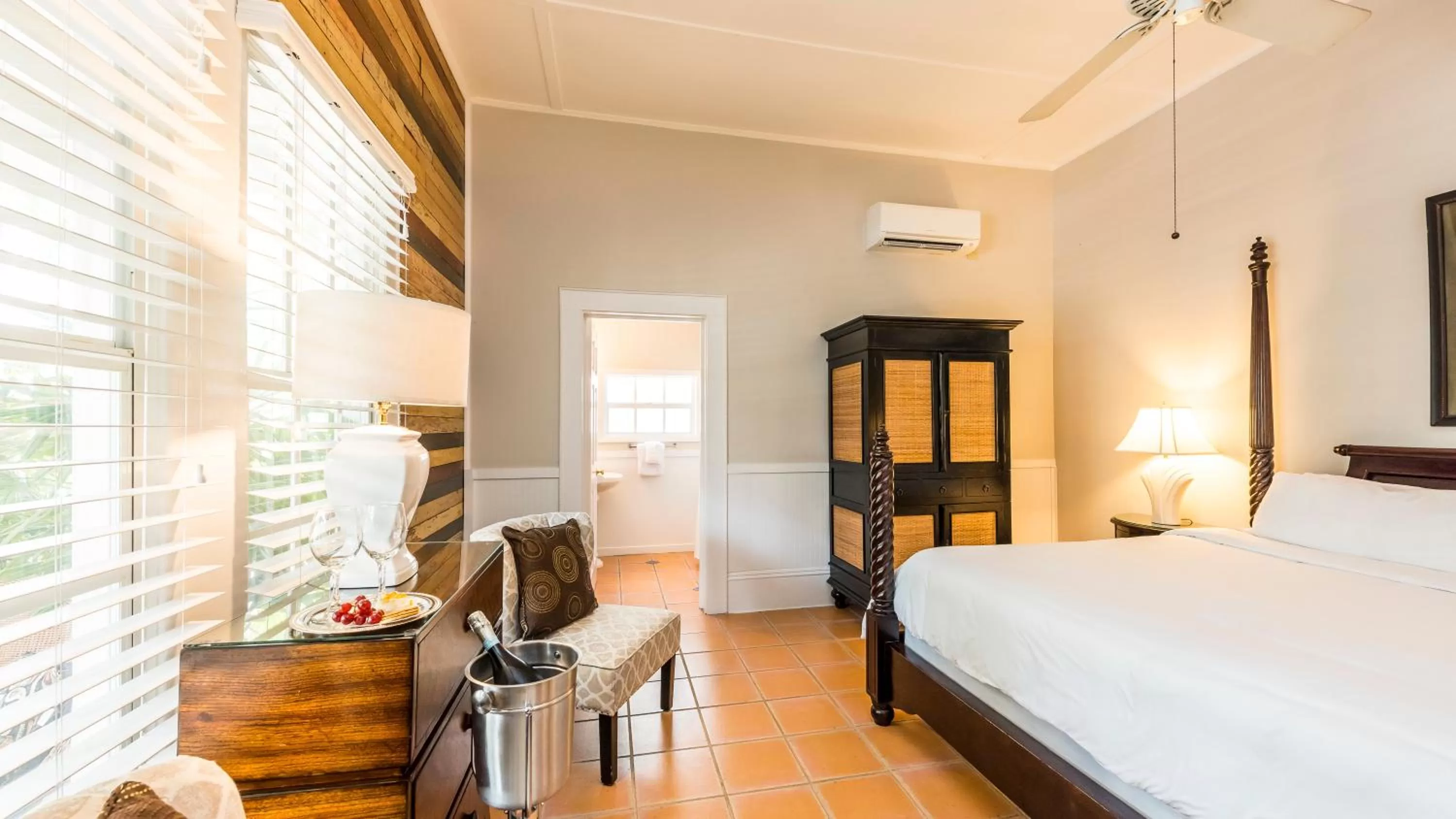 Bed in L'Habitation Guesthouse- Adult Exclusive