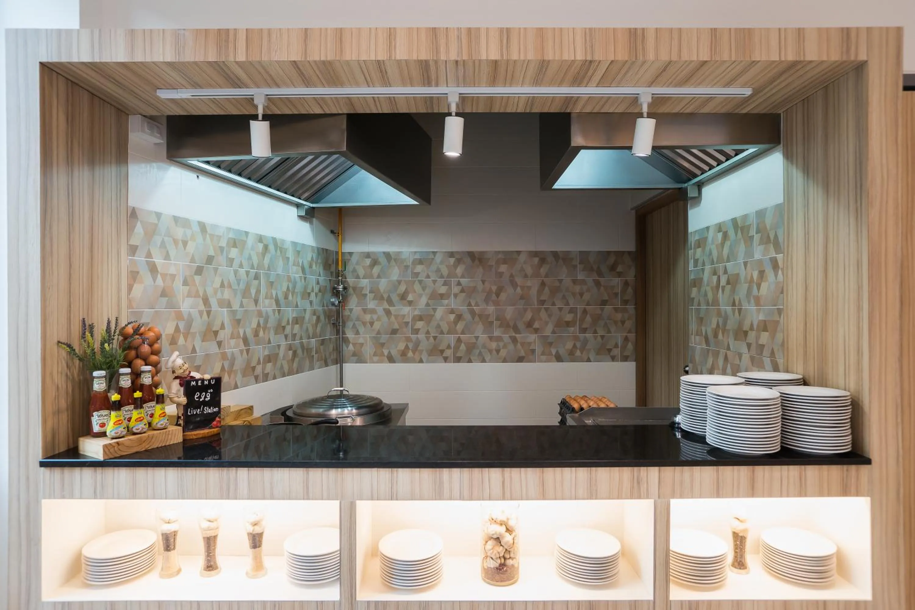 Restaurant/places to eat in J Inspired Hotel Pattaya