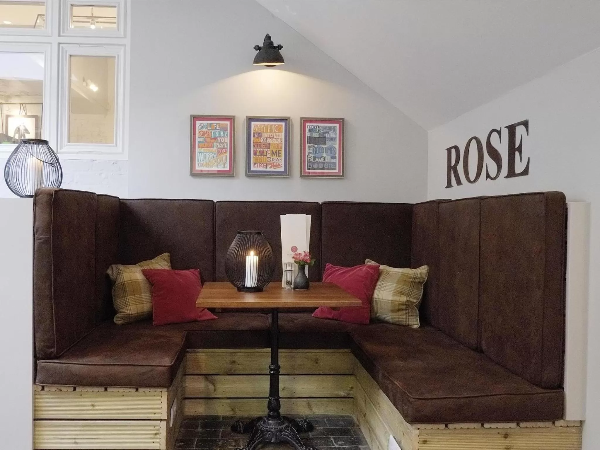 Lounge or bar in The Rose and Crown