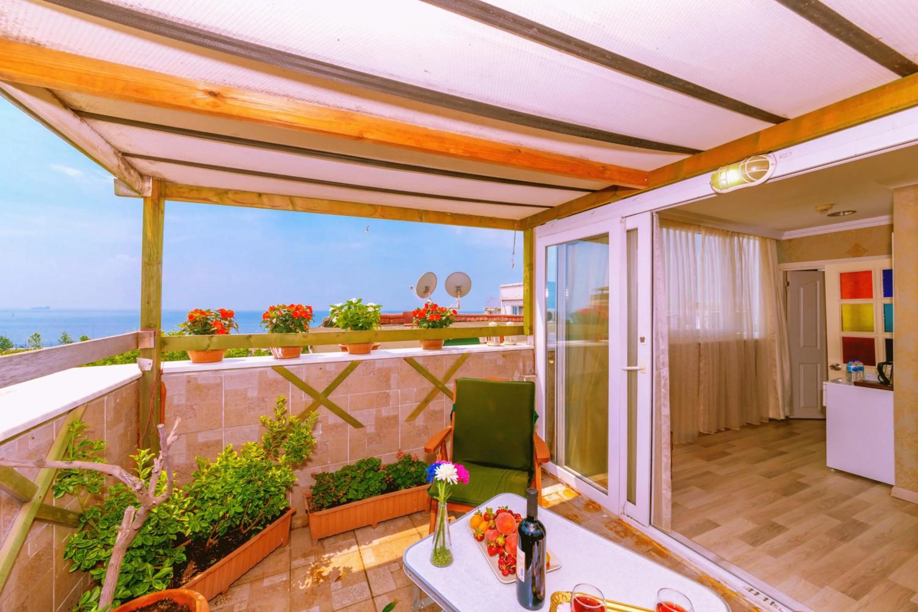 Balcony/Terrace in Walnut Shell Hotel