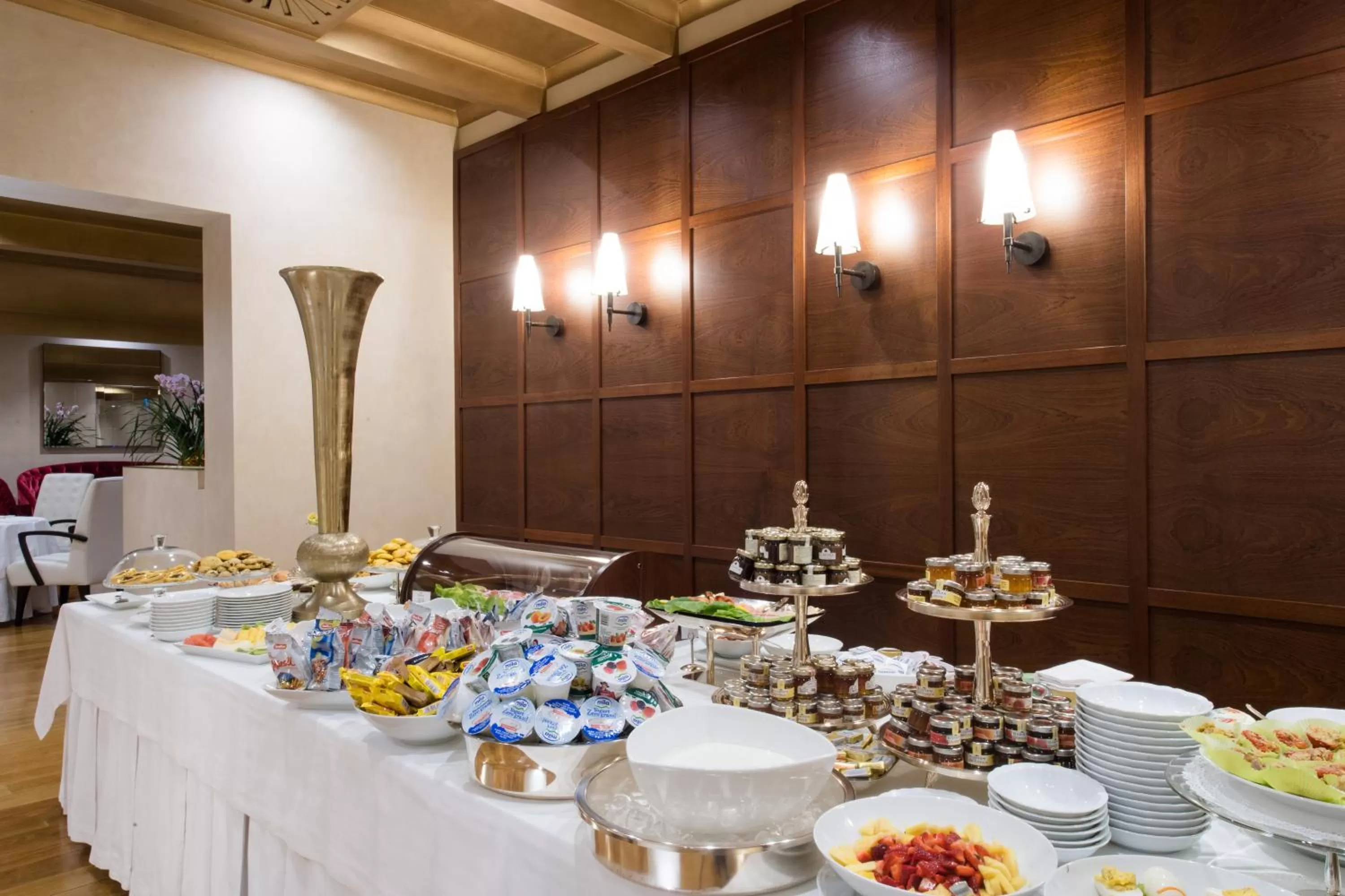 Buffet breakfast in Hotel Rua Frati 48 in San Francesco
