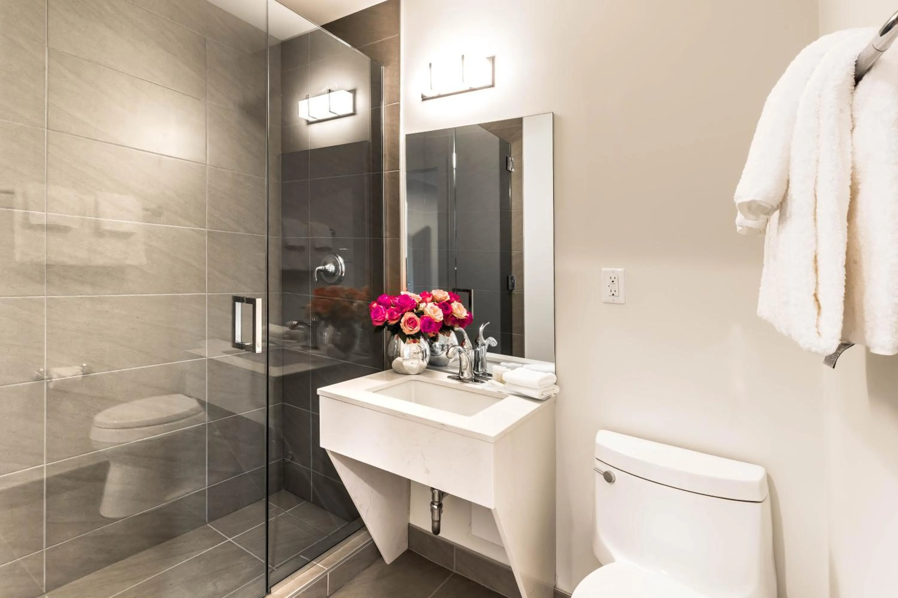 Bathroom in Villa Eyrie Resort