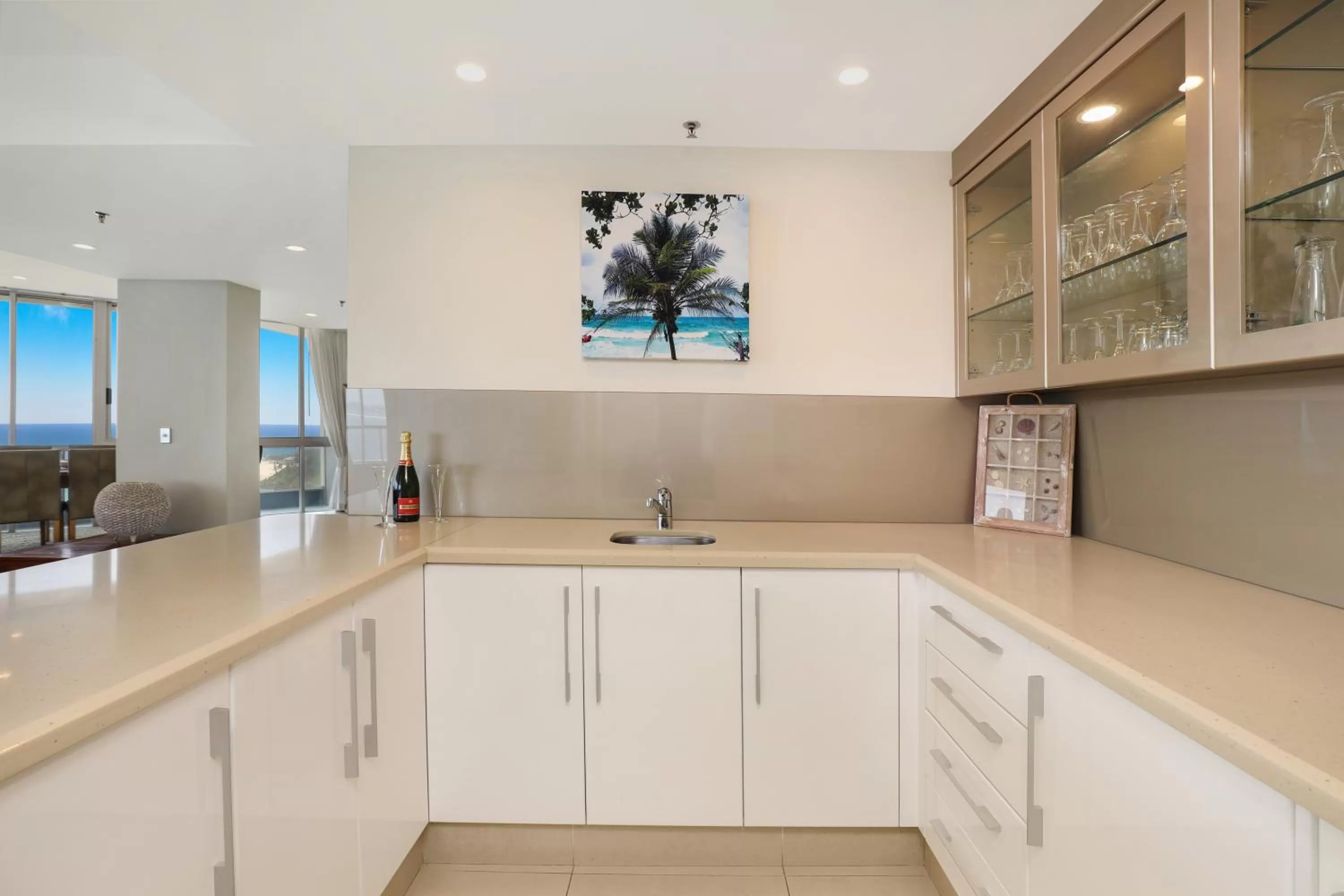 Kitchen or kitchenette in ULTIQA Points North