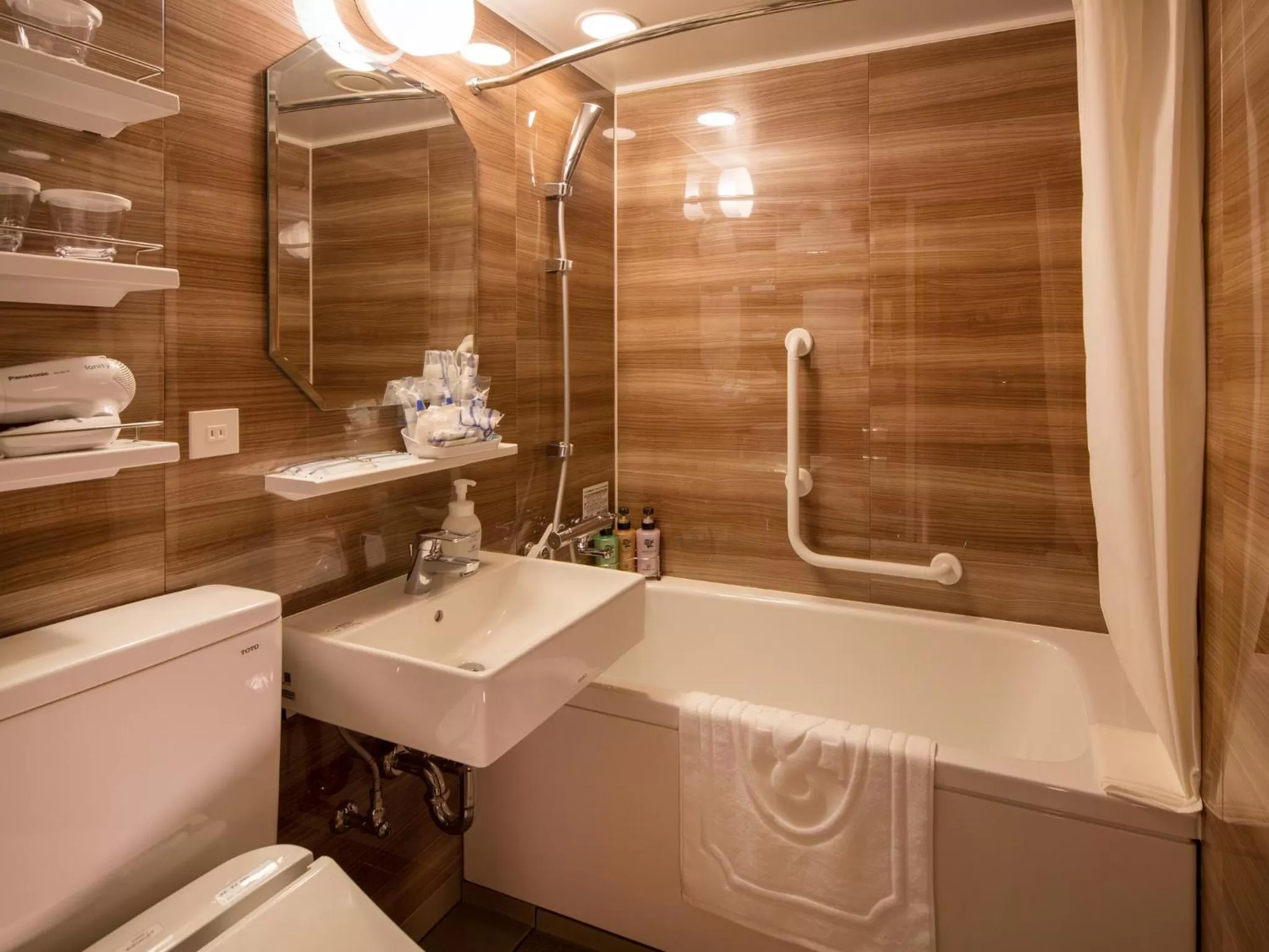 Photo of the whole room in Hotel Monterey Le Frere Osaka