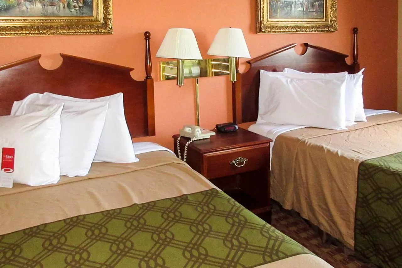 Double Room with Two Double Beds - Non-Smoking in Econo Lodge Inn & Suites