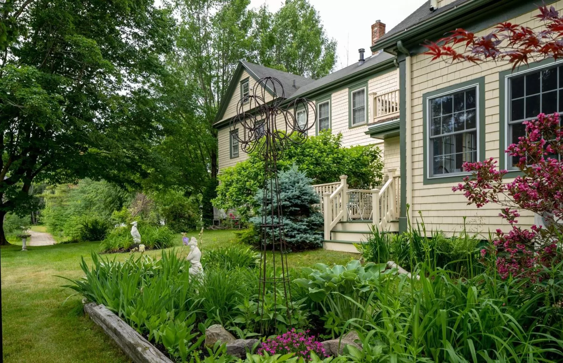 Garden in 1802 House Bed & Breakfast