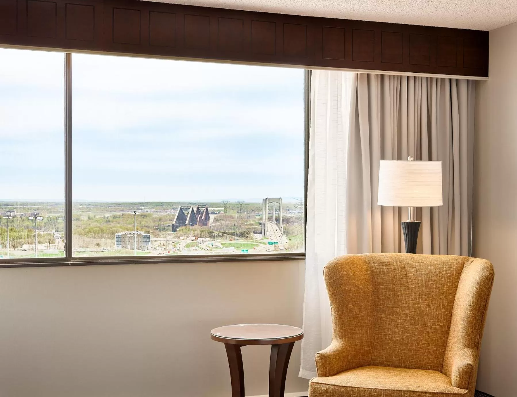 City view in Travelodge by Wyndham Quebec City Hotel & Convention Centre