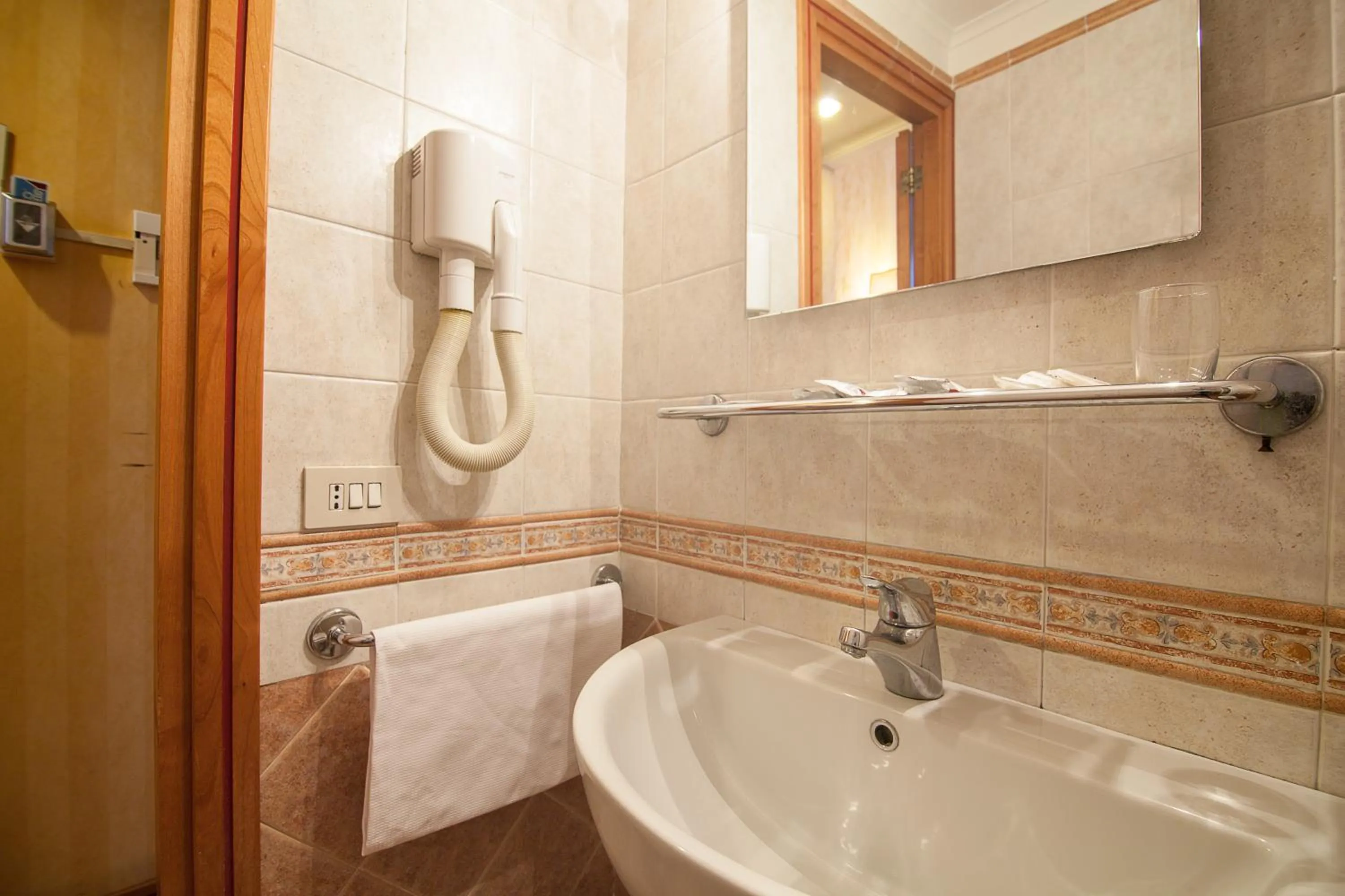 Double or Twin Room in Hotel Pomezia