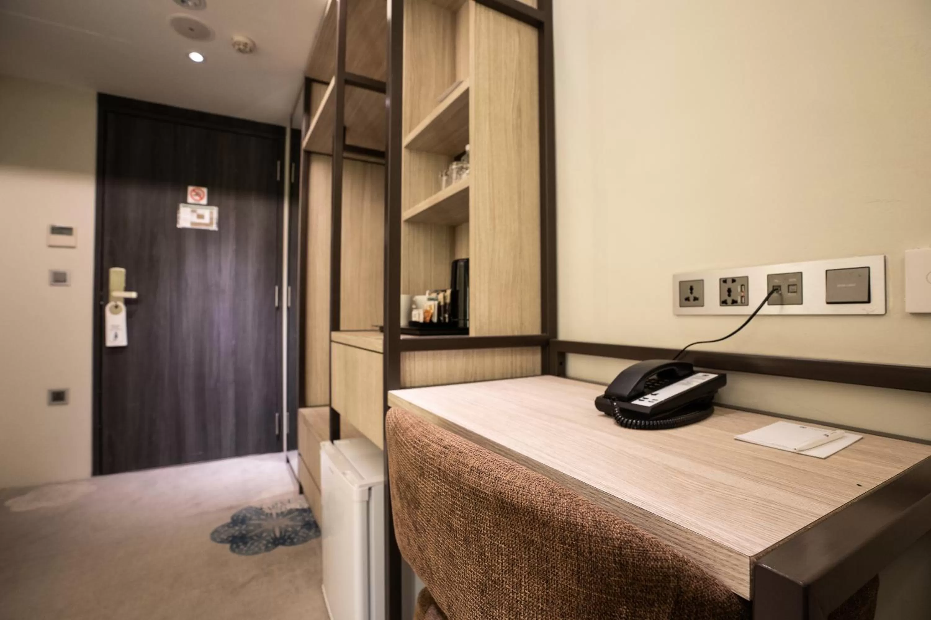 Seating area, Bed in The Quay Hotel