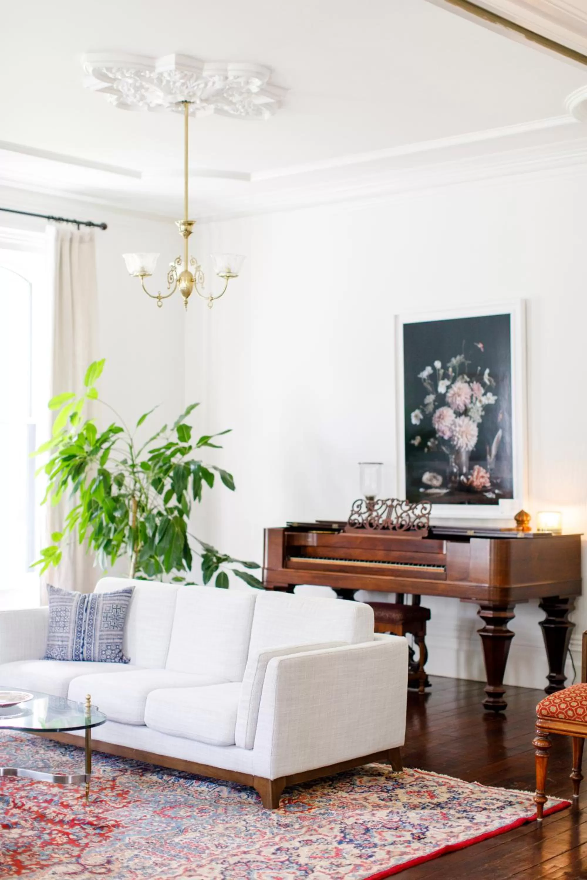 Living room in Woodbourne Inn