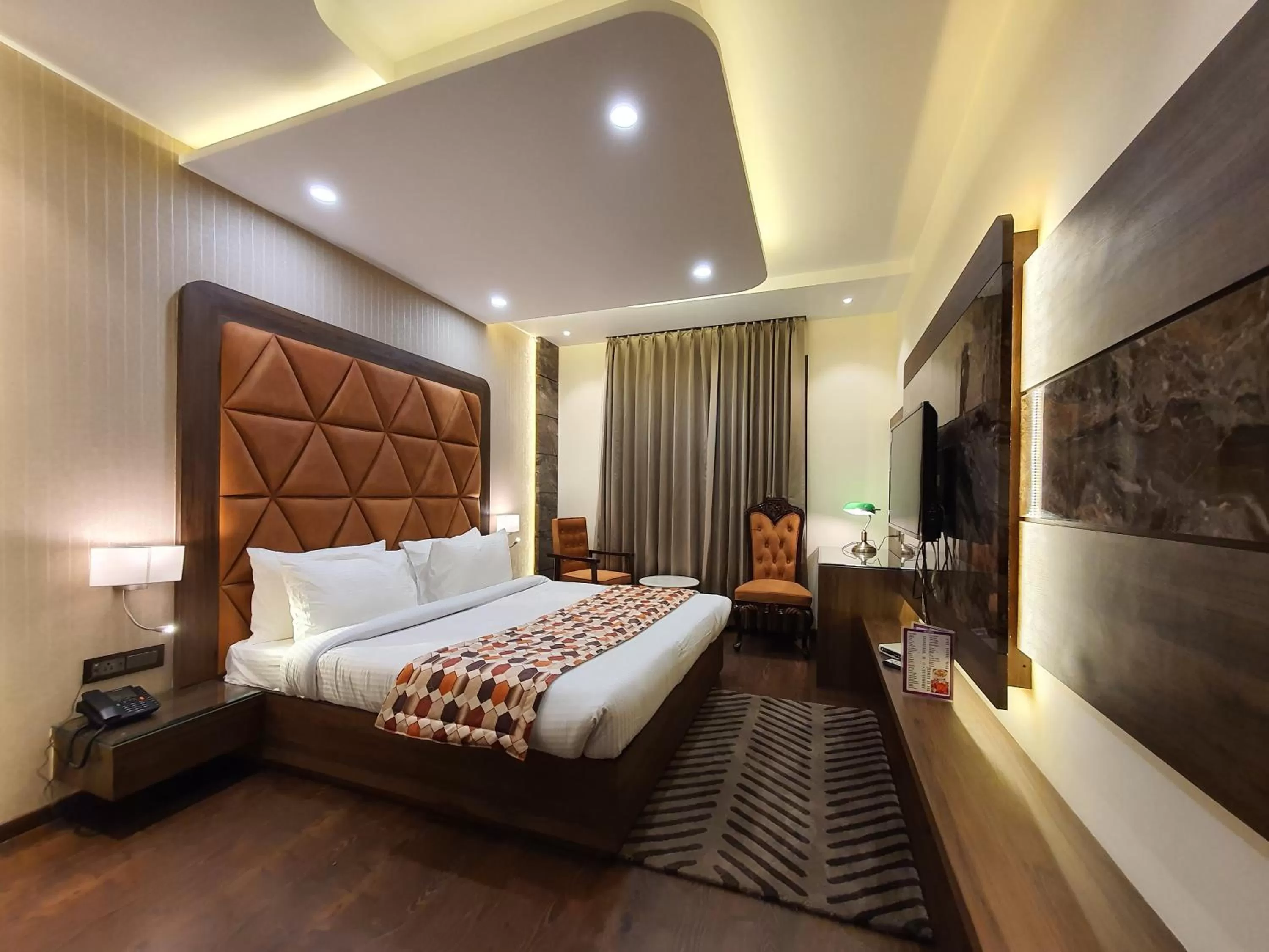 Bed in Hotel Makhan Residency