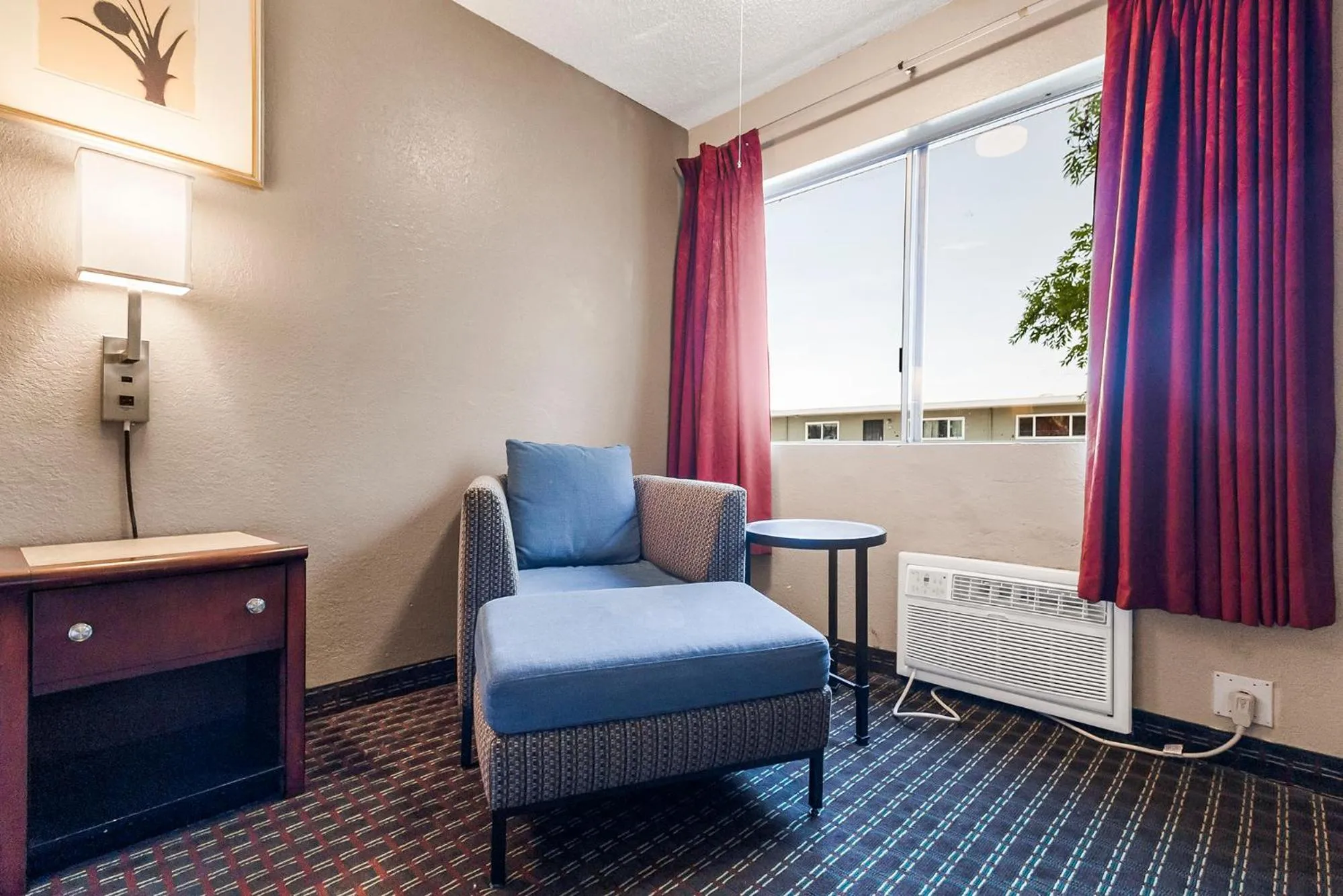 Bedroom, Bed in Heritage Inn Express Hayward
