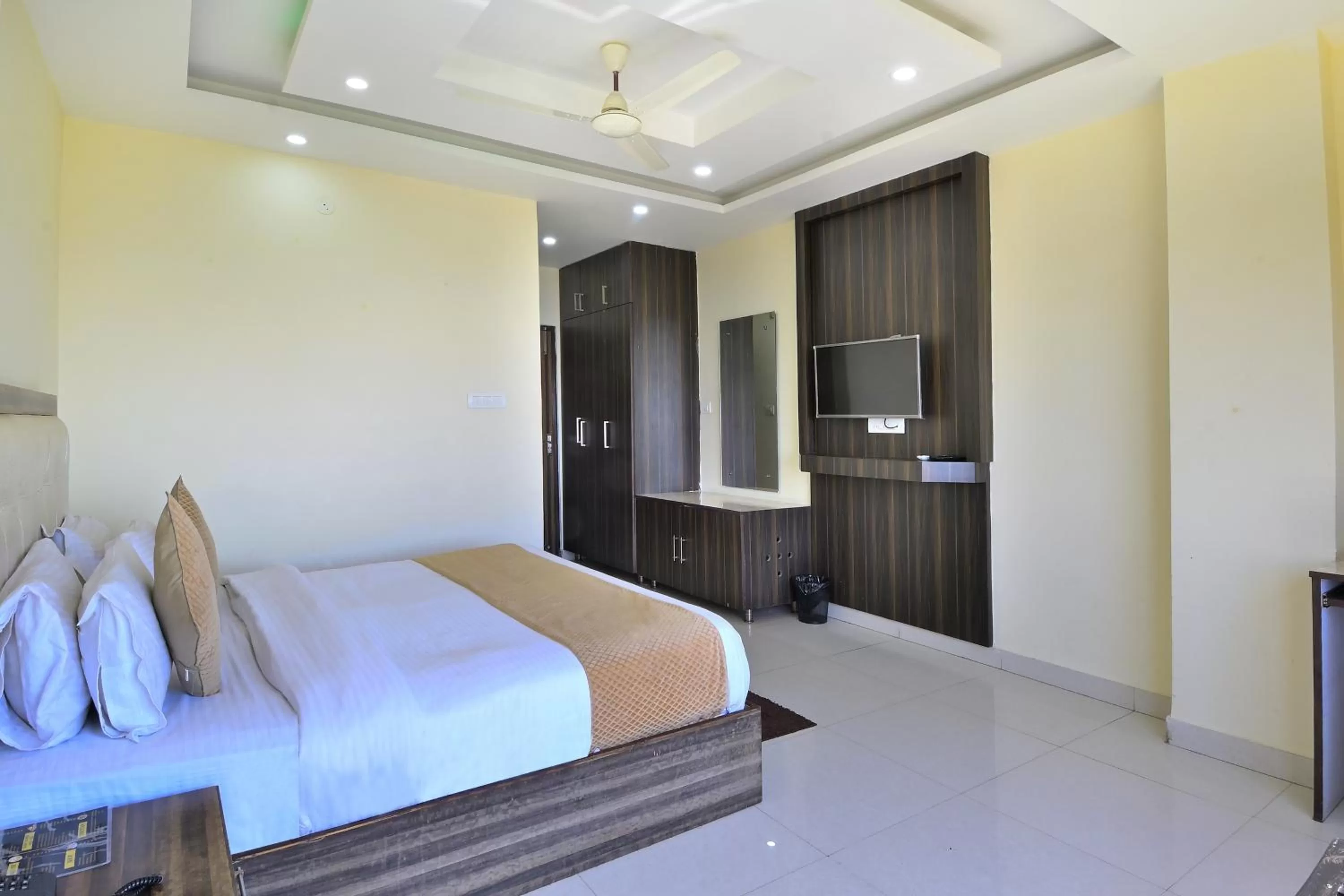 Bedroom, Bed in Hotel Bliss Valley - Hotel in Dharamshala