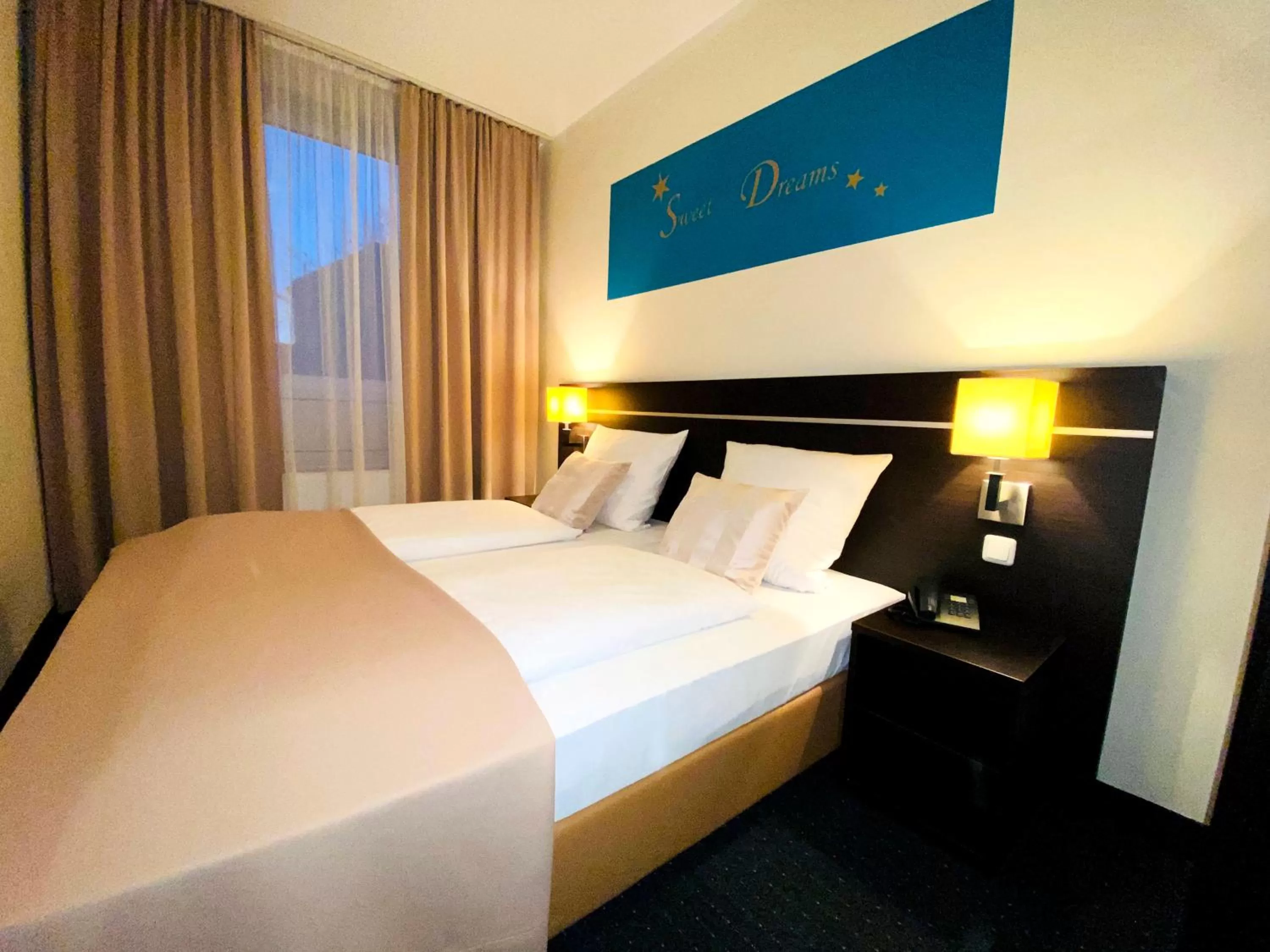 Bedroom, Bed in Hotel Hansehof