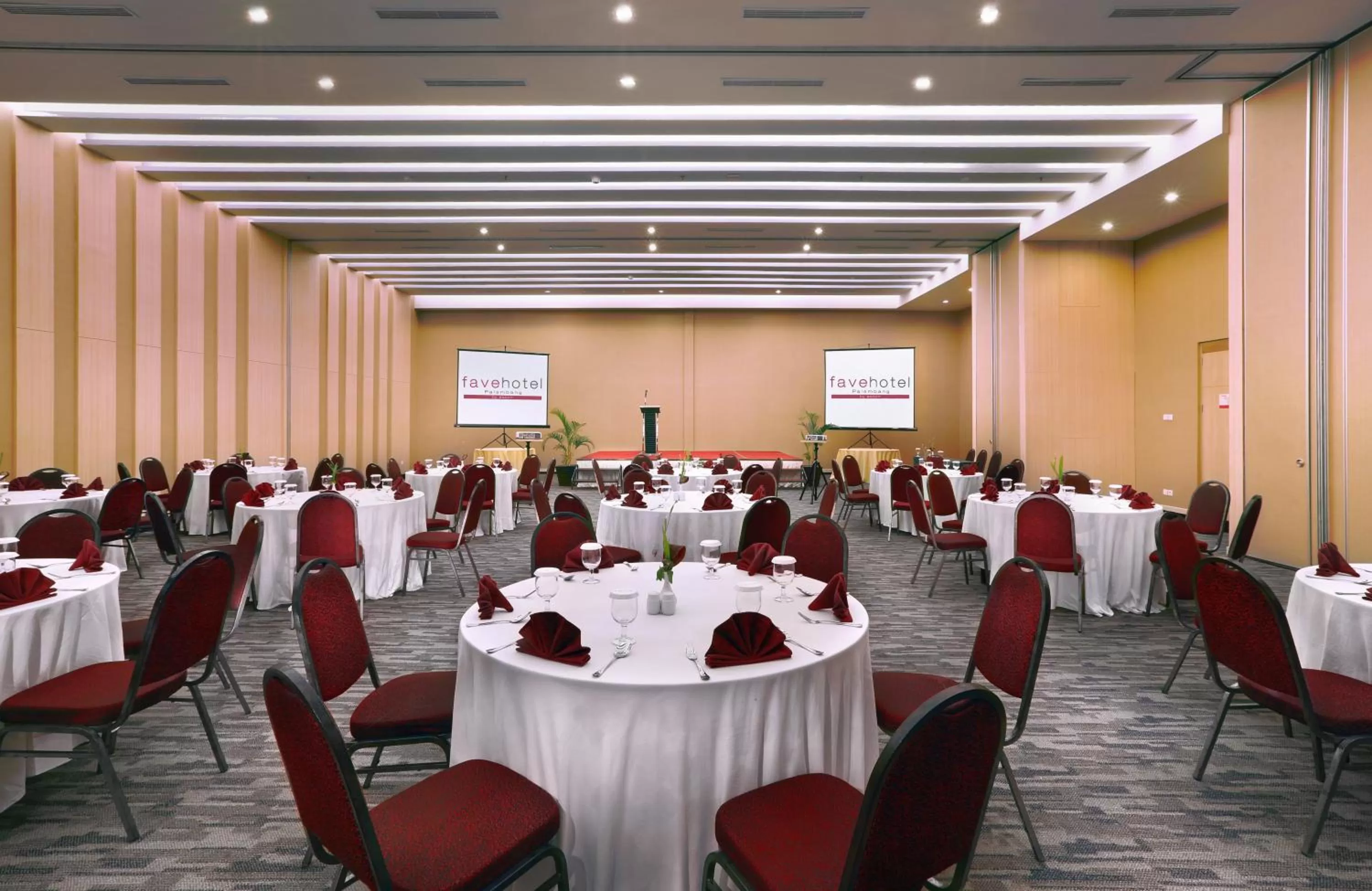 Meeting/conference room in Fave Plus Hotel Palembang