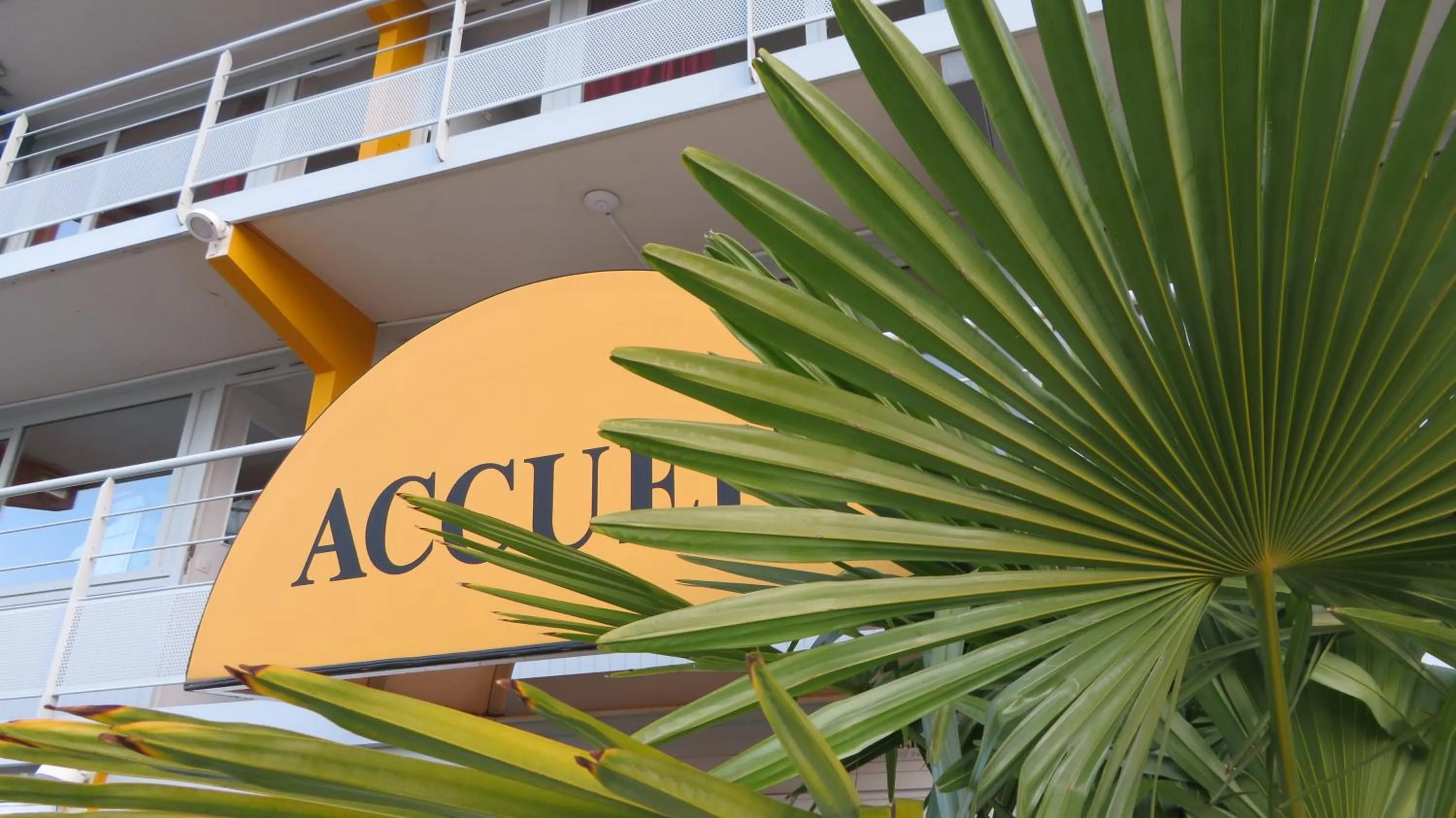 Facade/entrance in Première Classe Mâcon Sud