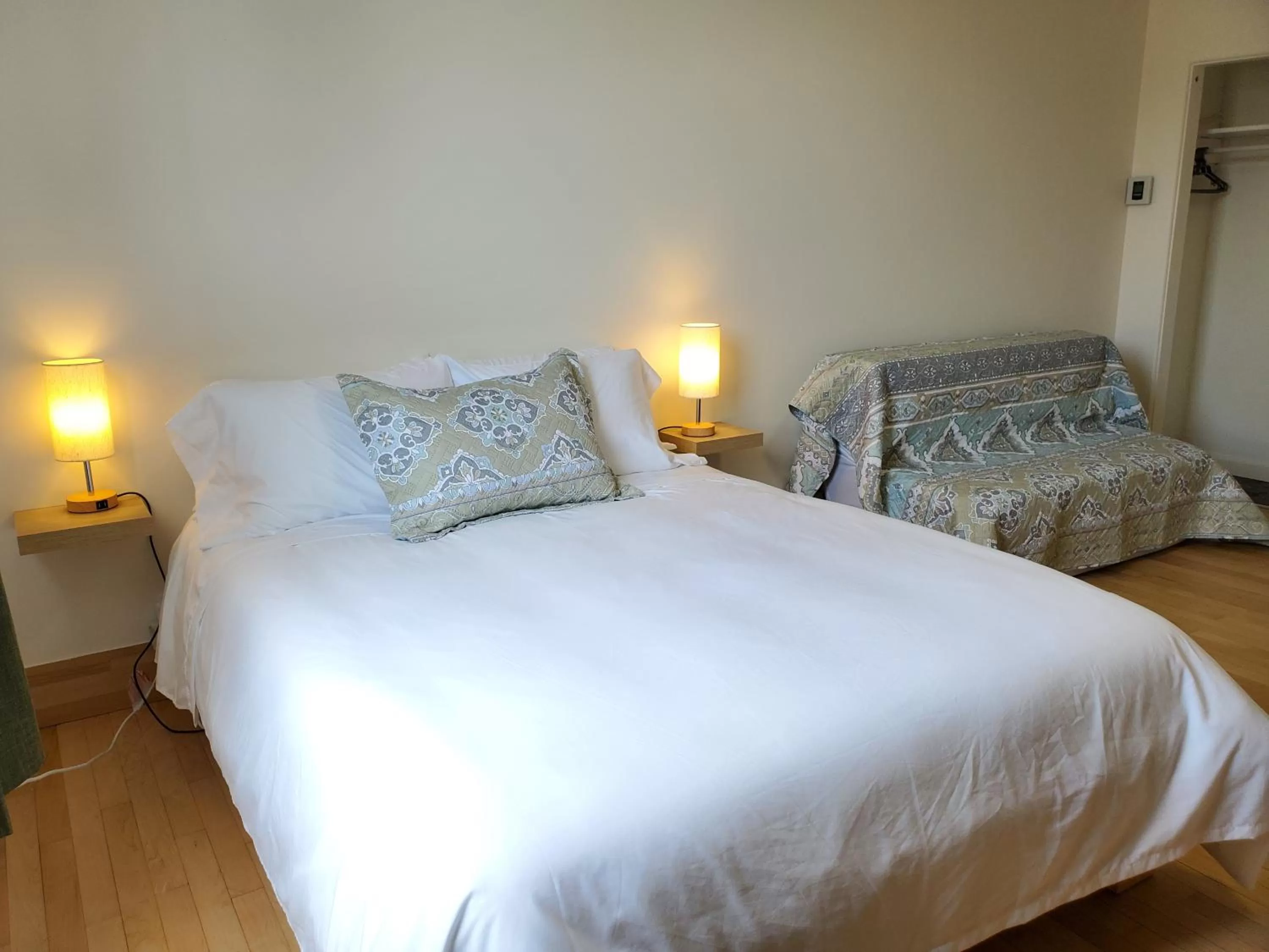 Bedroom, Bed in Auberge Mélilot